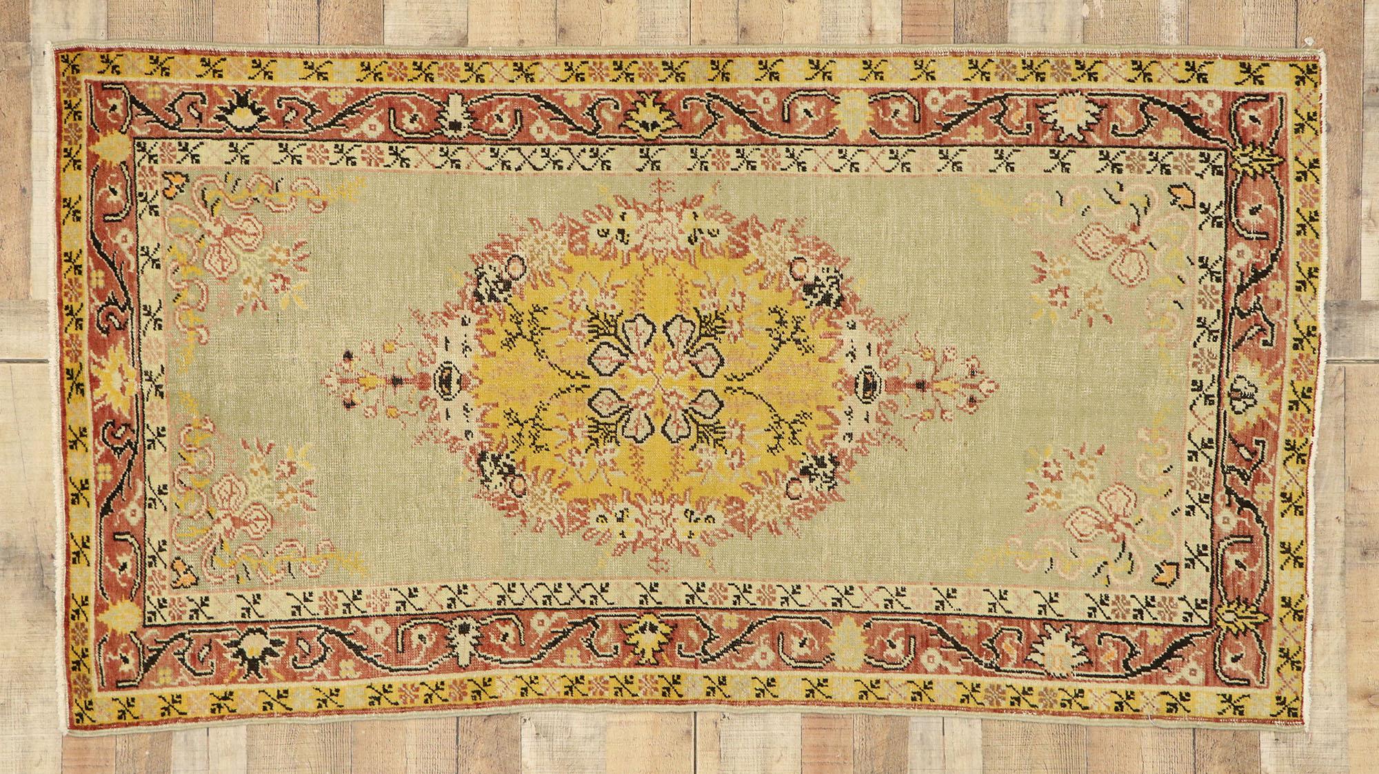 Antiker türkischer Oushak-Teppich im Angebot 1