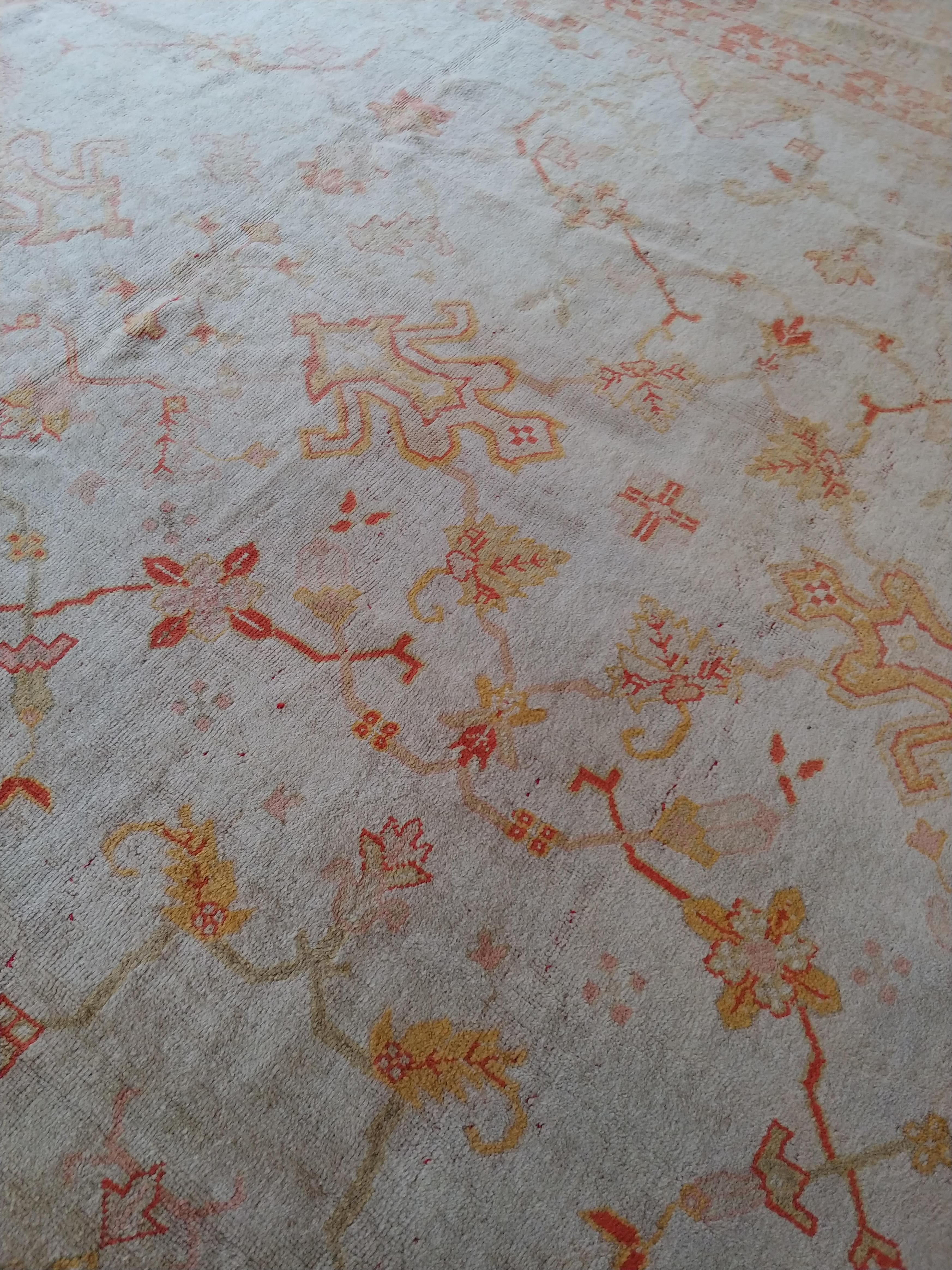 Antiker türkischer Oushak-Teppich, handgefertigter orientalischer Teppich, Beige, Taupe, blasse Koralle im Angebot 3