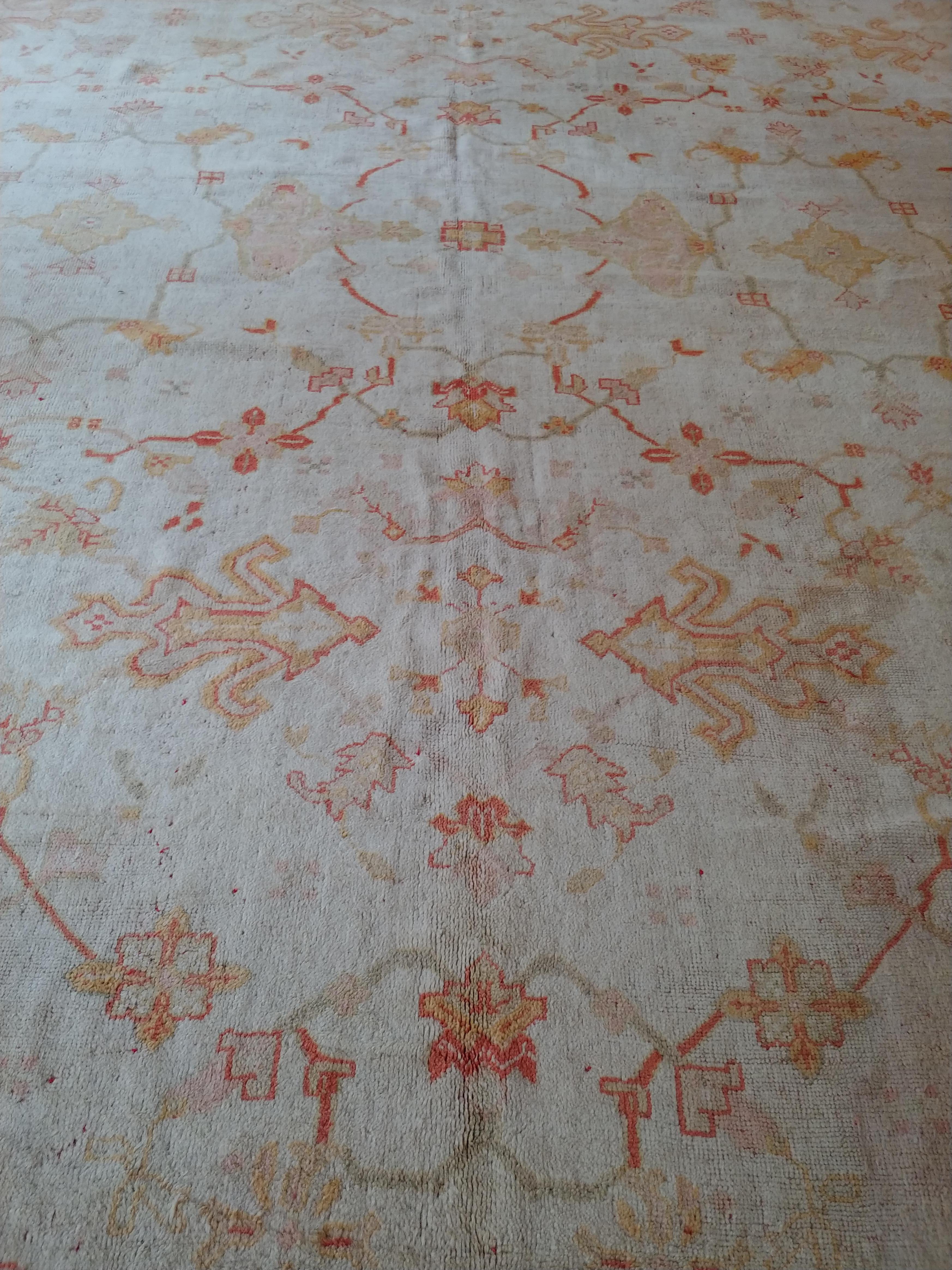 Antiker türkischer Oushak-Teppich, handgefertigter orientalischer Teppich, Beige, Taupe, blasse Koralle im Angebot 5