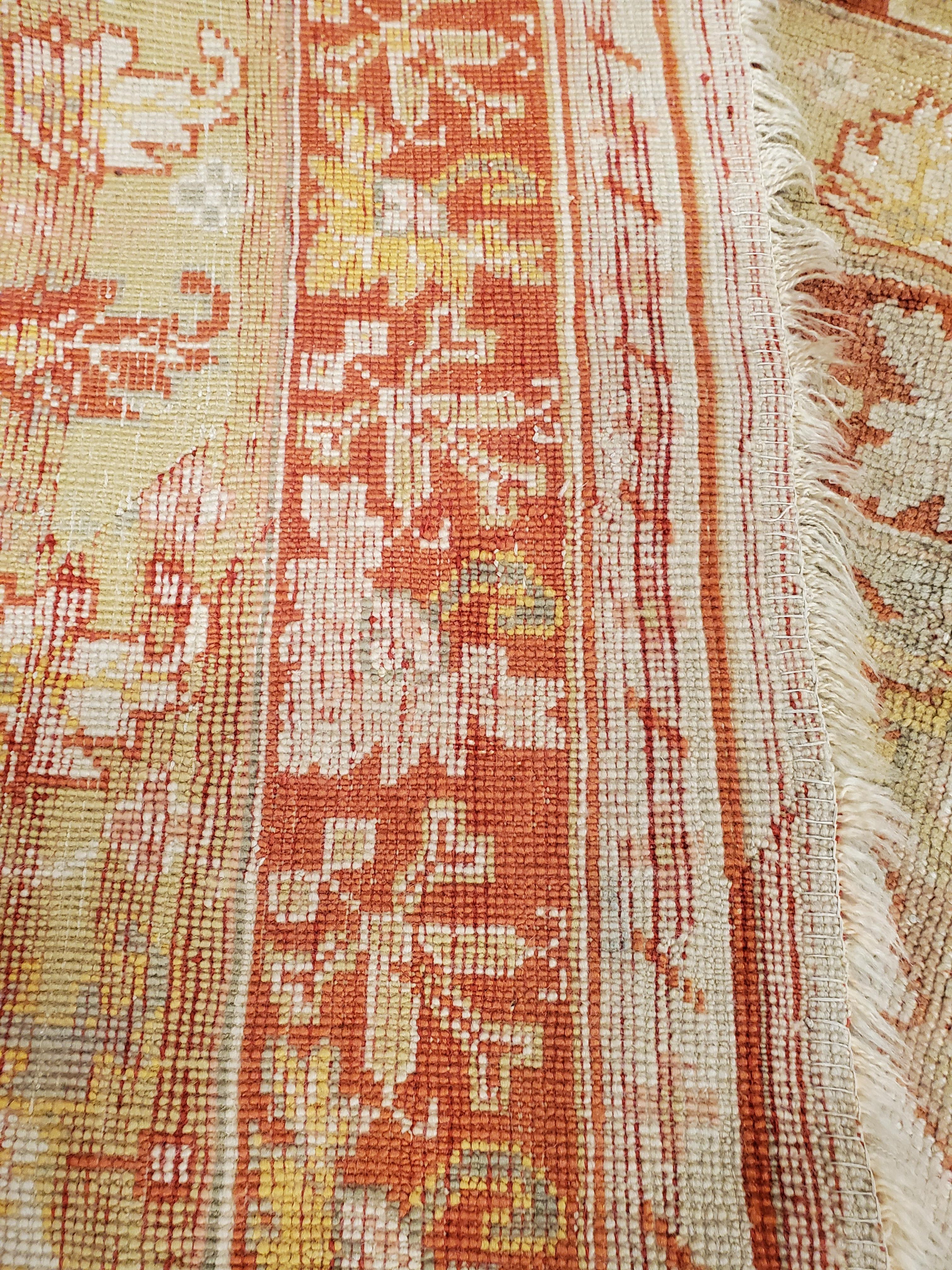 Antiker türkischer Oushak-Teppich, handgefertigter orientalischer Teppich, Beige, Taupe, blasse Koralle (Türkisch) im Angebot