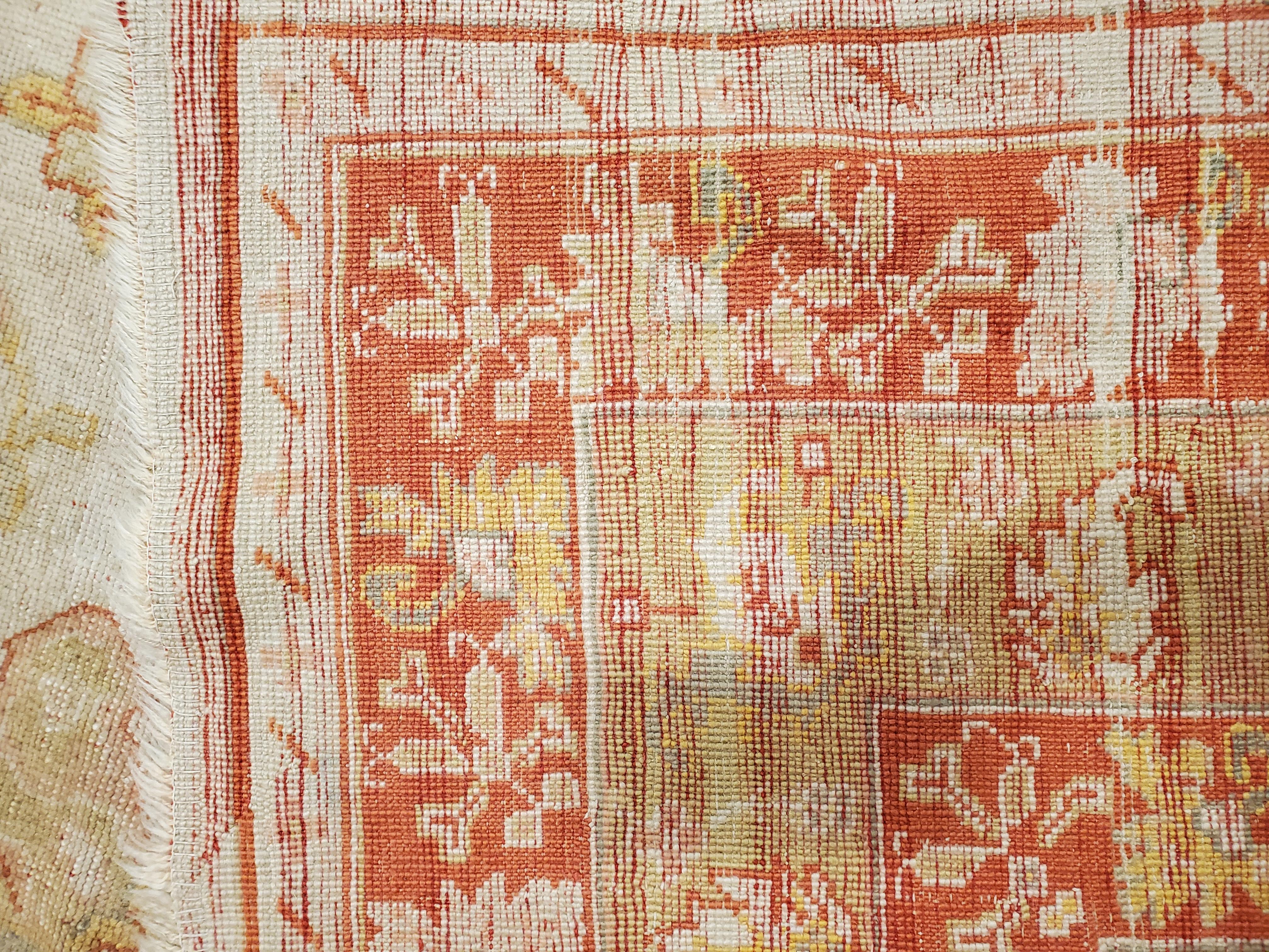 Antiker türkischer Oushak-Teppich, handgefertigter orientalischer Teppich, Beige, Taupe, blasse Koralle (Handgeknüpft) im Angebot