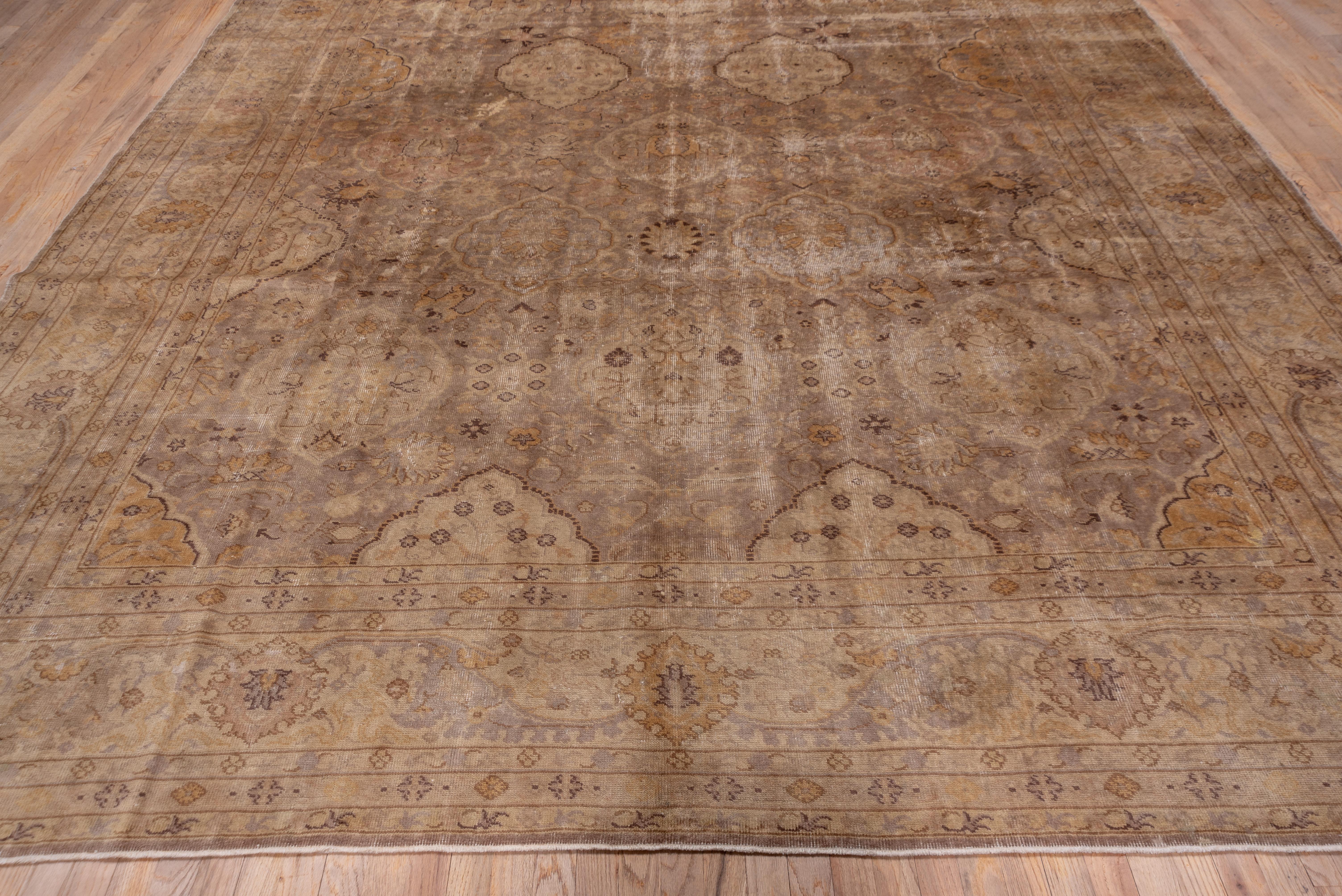 Antique Turkish Oushak Carpet, Light Purple Field, Light Gray Field, Soft Tones In Good Condition For Sale In New York, NY
