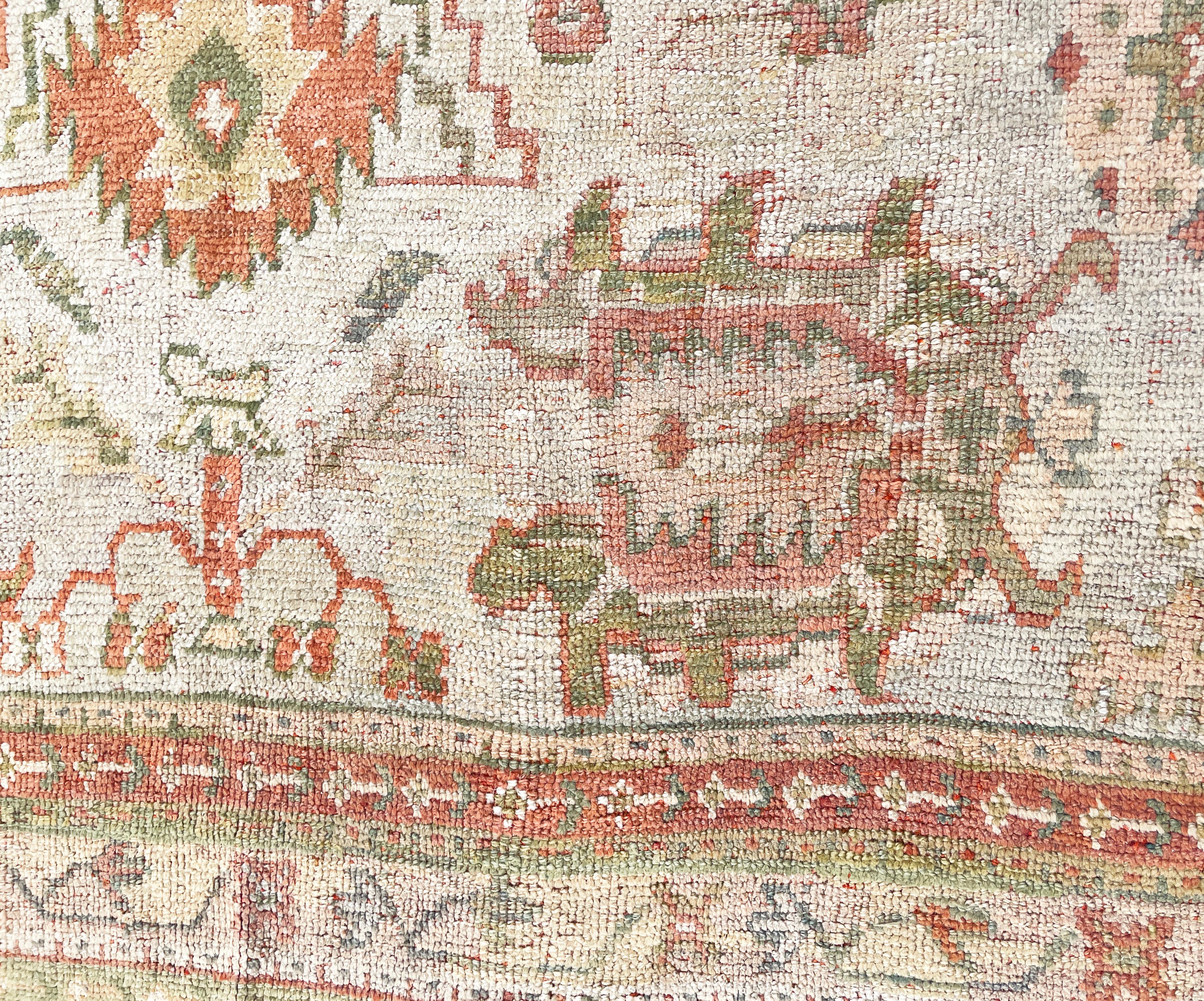 Antiker türkischer Oushak-Teppich, Ölgemälde für Ihren Boden  im Angebot 9
