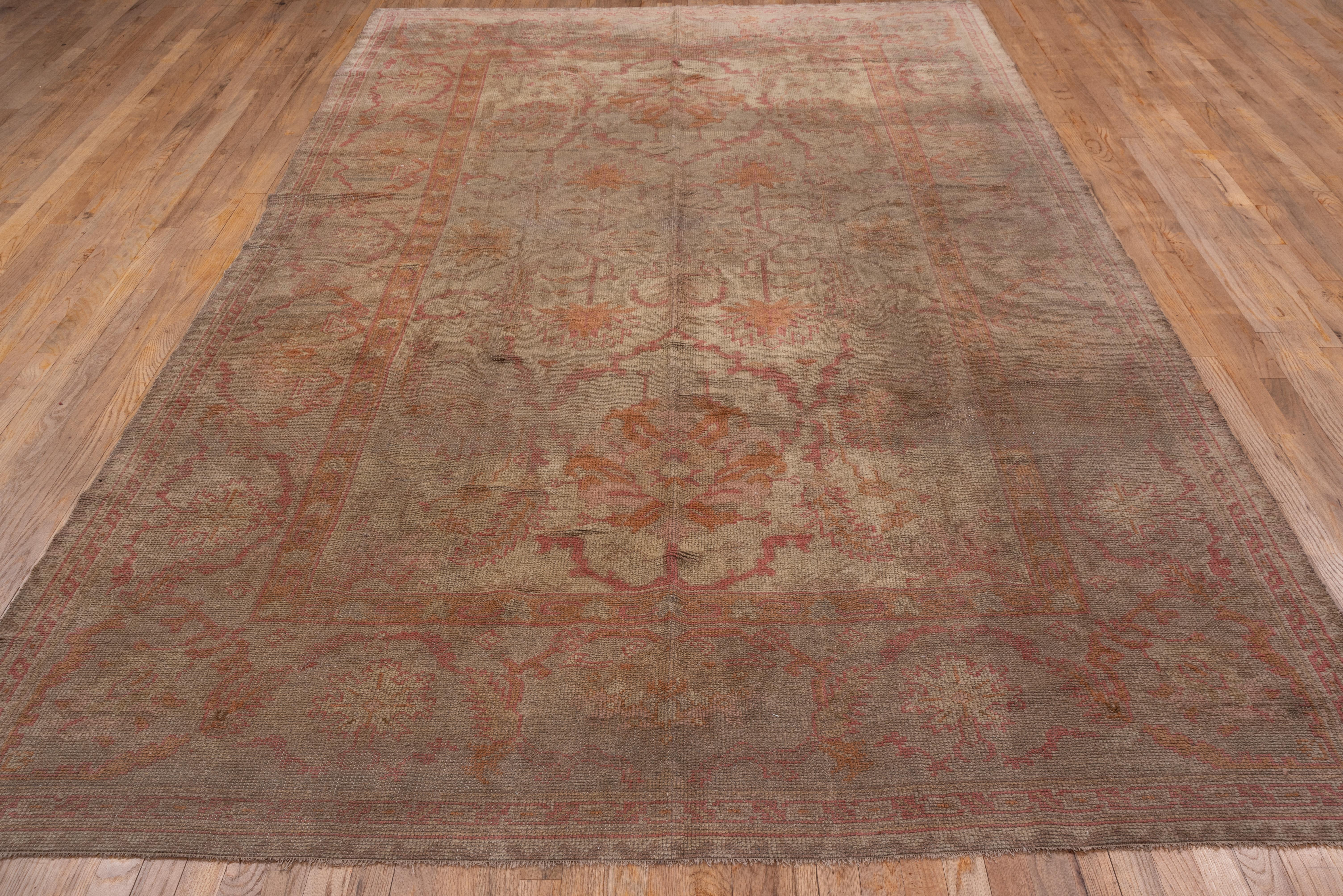 Antique Turkish Oushak Carpet, Pink Tones, Soft Palette, Soft Tones In Good Condition For Sale In New York, NY
