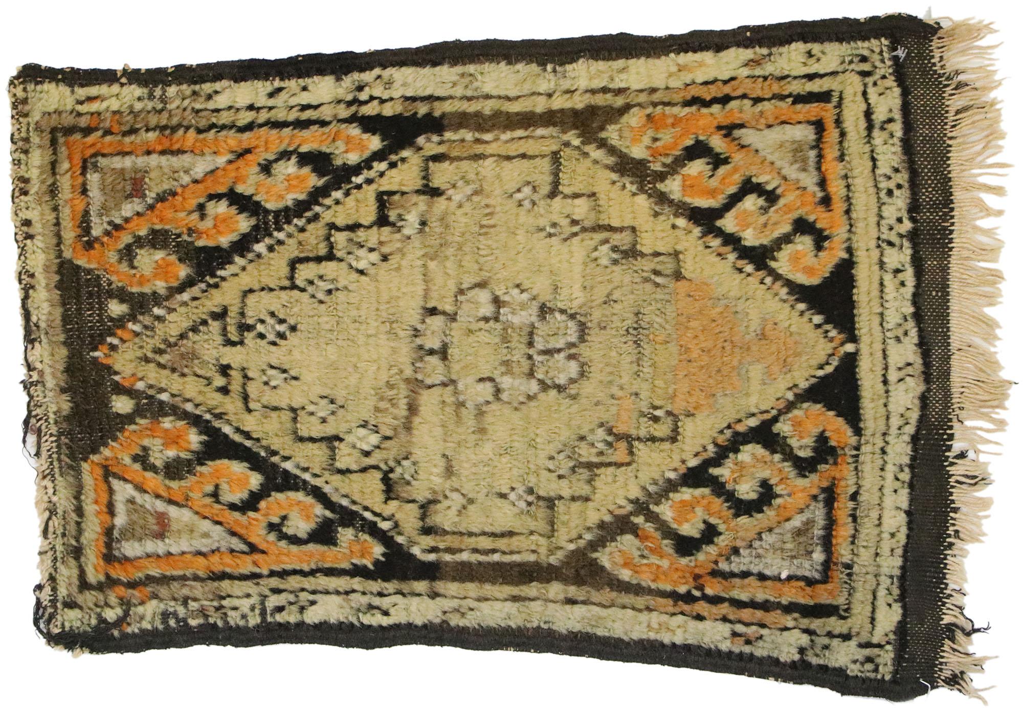 Antiker türkischer Oushak-Teppich, Timeless Appeal trifft auf stilvolle Langlebigkeit im Angebot 2