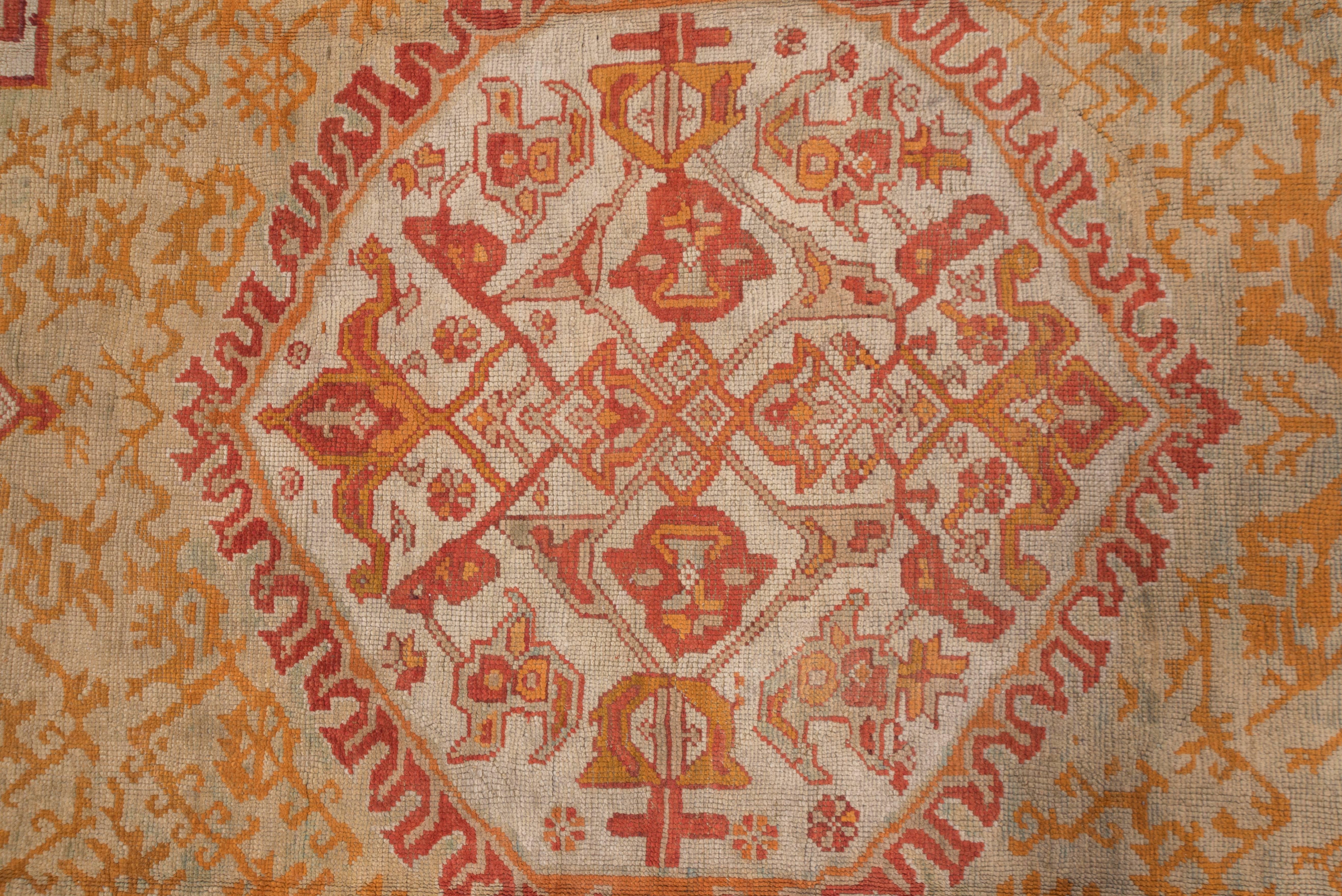 Tapis turc ancien d'Oushak, terrain jaune Excellent état - En vente à New York, NY