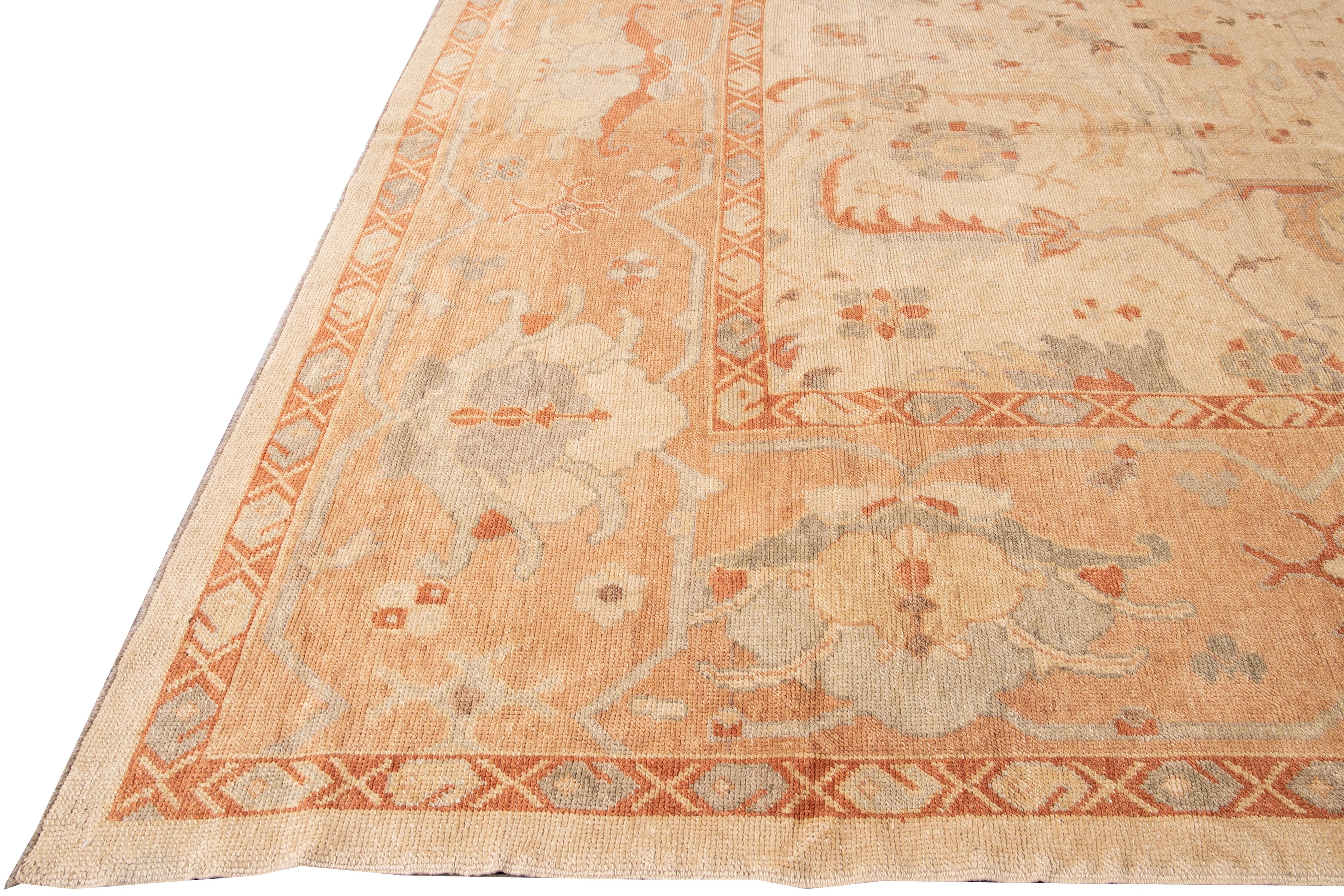 Antique Turkish Oushak Handmade Beige and Peach Floral Oversize Wool Rug In Good Condition For Sale In Norwalk, CT