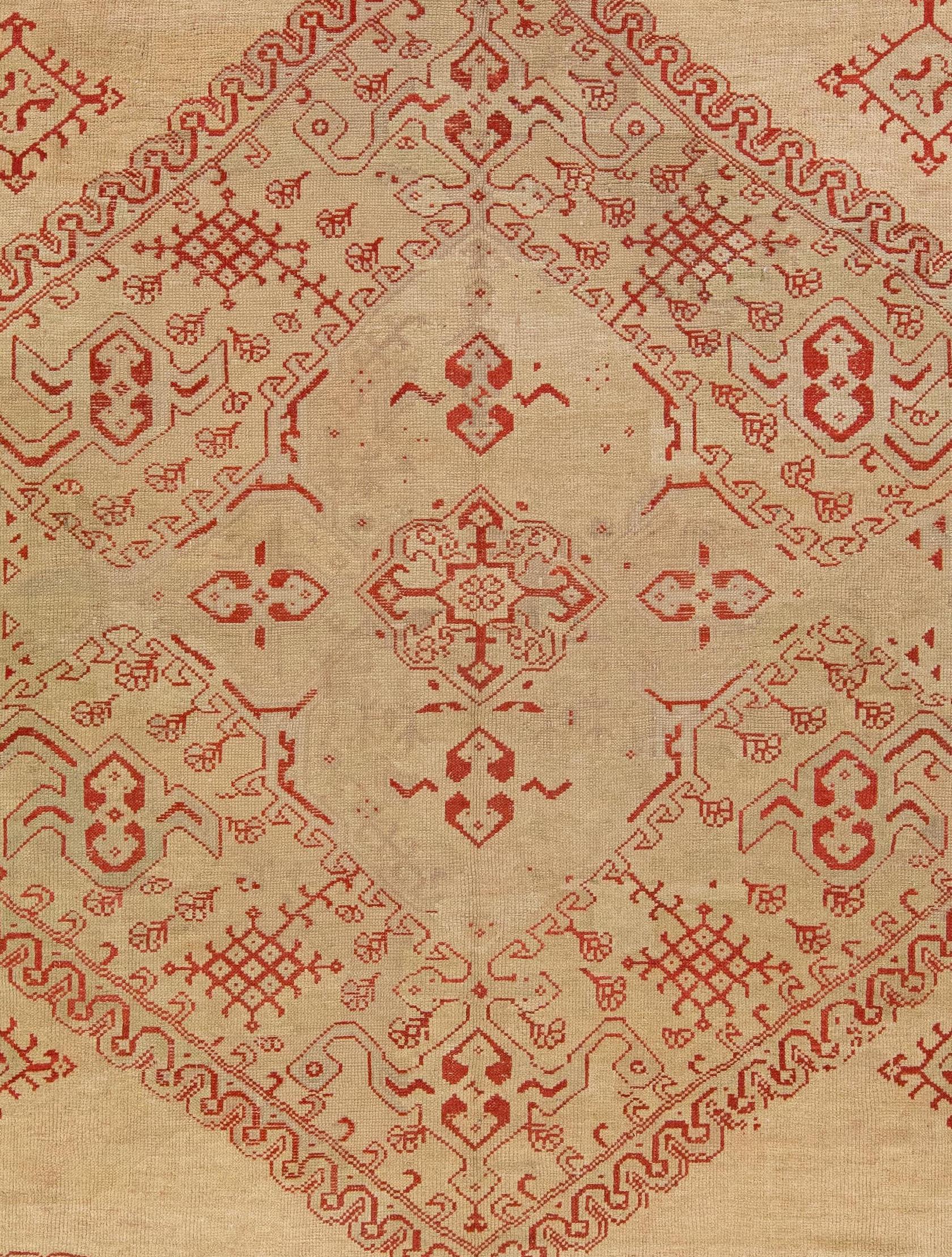 Antiker türkischer handgefertigter, brauner und roter Oversize-Wollteppich in Medaillon-Design, Oushak (Frühes 20. Jahrhundert) im Angebot