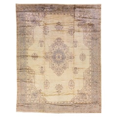 Antiker türkischer Oversize-Wollteppich mit handgefertigtem Oushak-Motiv in Beige und Grau