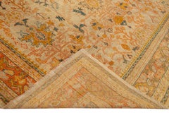 Antiker türkischer Oushak handgefertigter orangefarbener Wollteppich mit Blumenmotiv