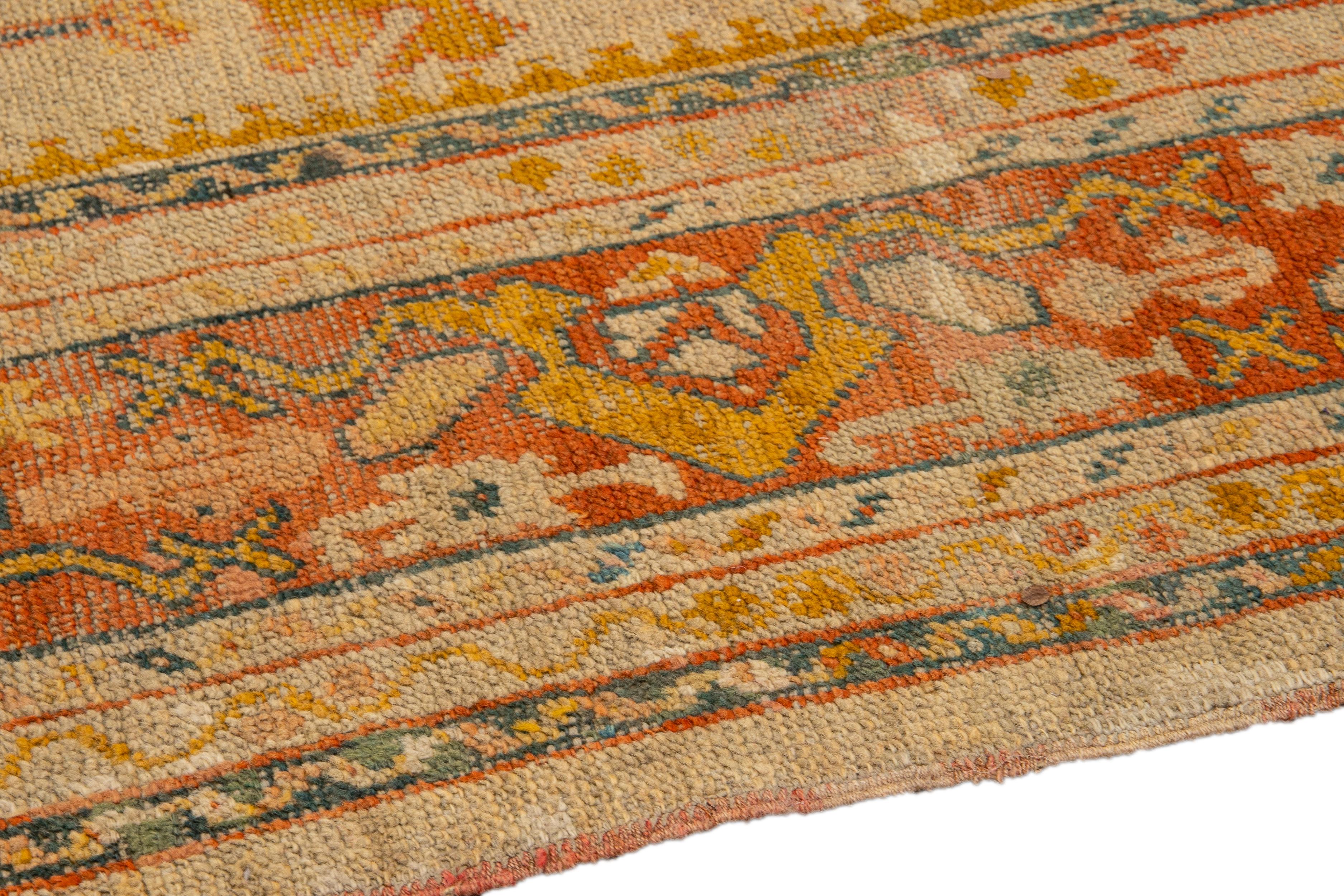 Laine Ancien tapis turc Oushak en laine orange à motif floral fait à la main en vente