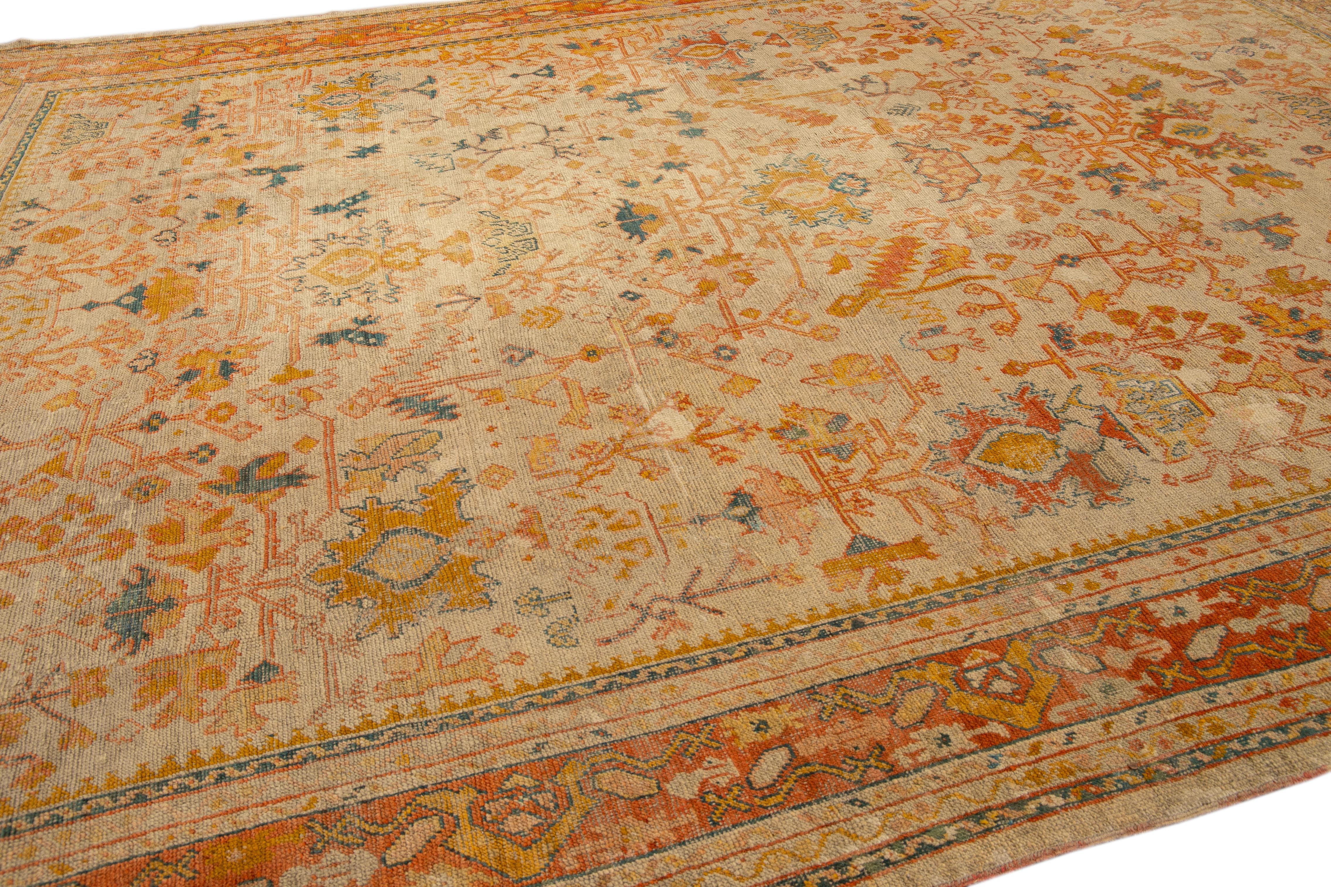 Ancien tapis turc Oushak en laine orange à motif floral fait à la main en vente 1