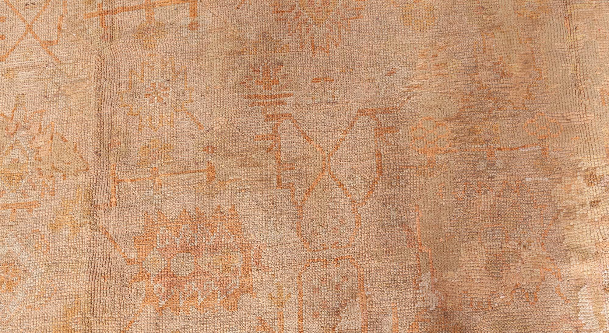Tapis d'Oushak turc ancien en laine fait à la main Doris Leslie Blau Bon état - En vente à New York, NY