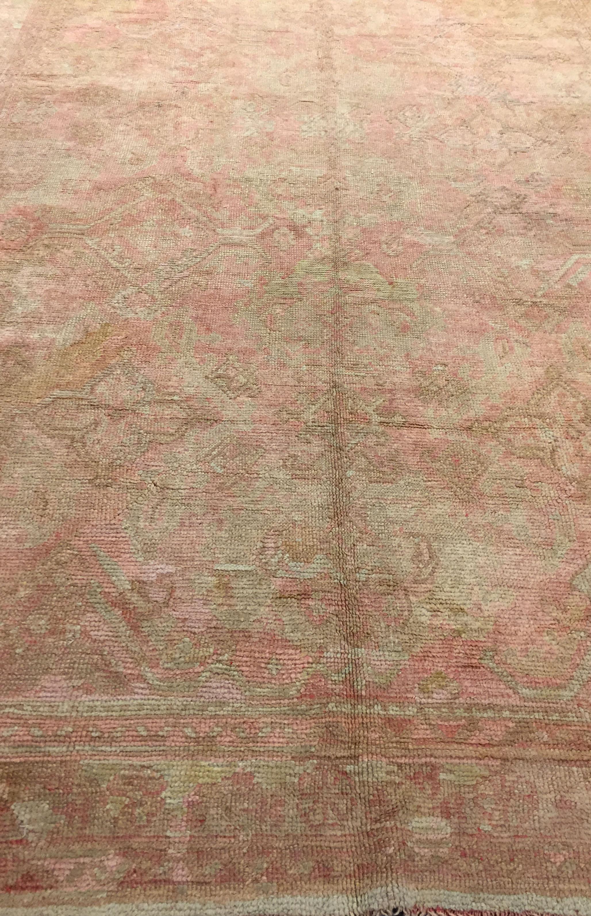 Tissé à la main Ancien tapis turc Oushak Kelleh noué à la main, vers 1900 en vente