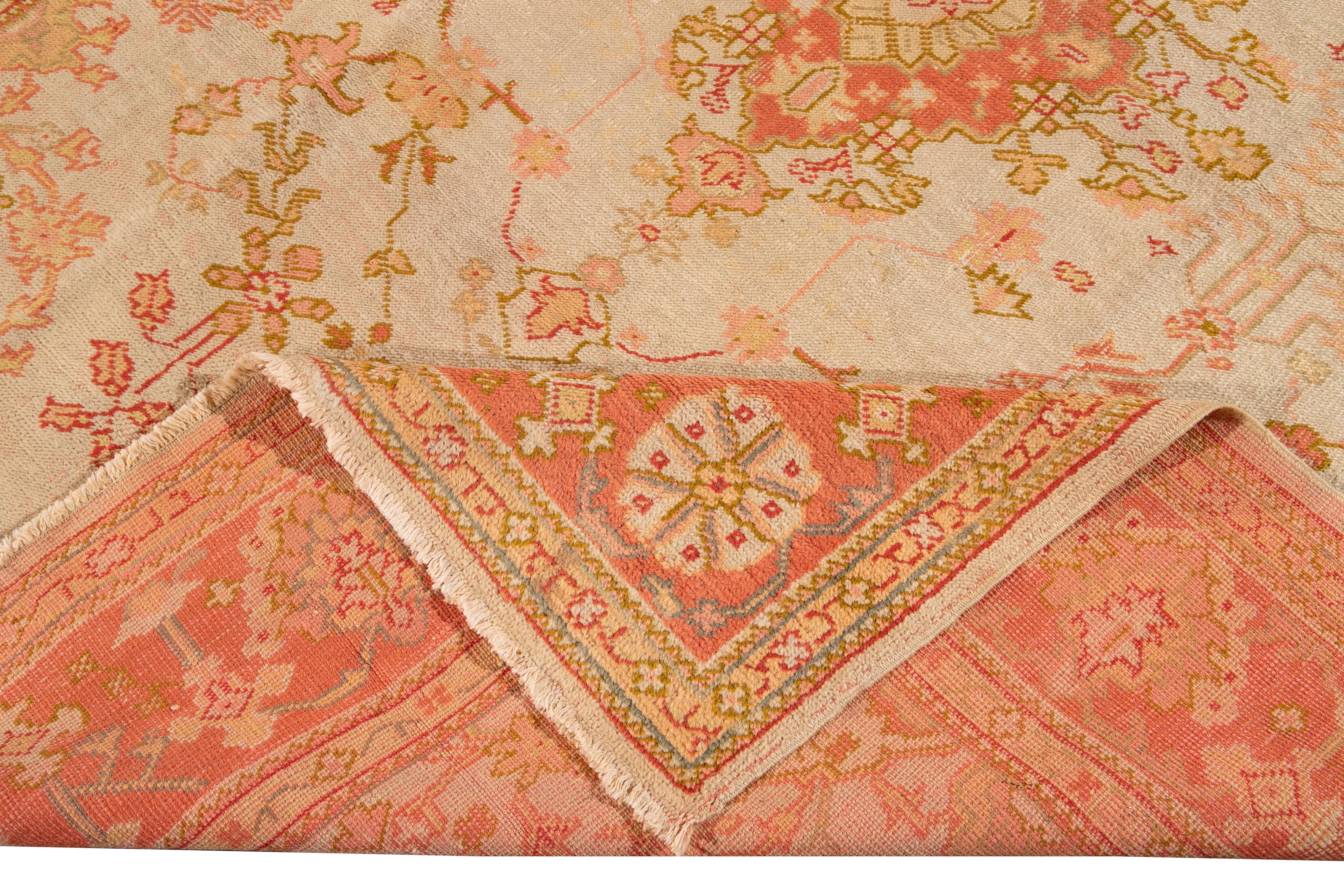 Antiker türkischer Oushak-Wollteppich mit Medaillon-Motiv in Pfirsich, handgefertigt im Angebot 4