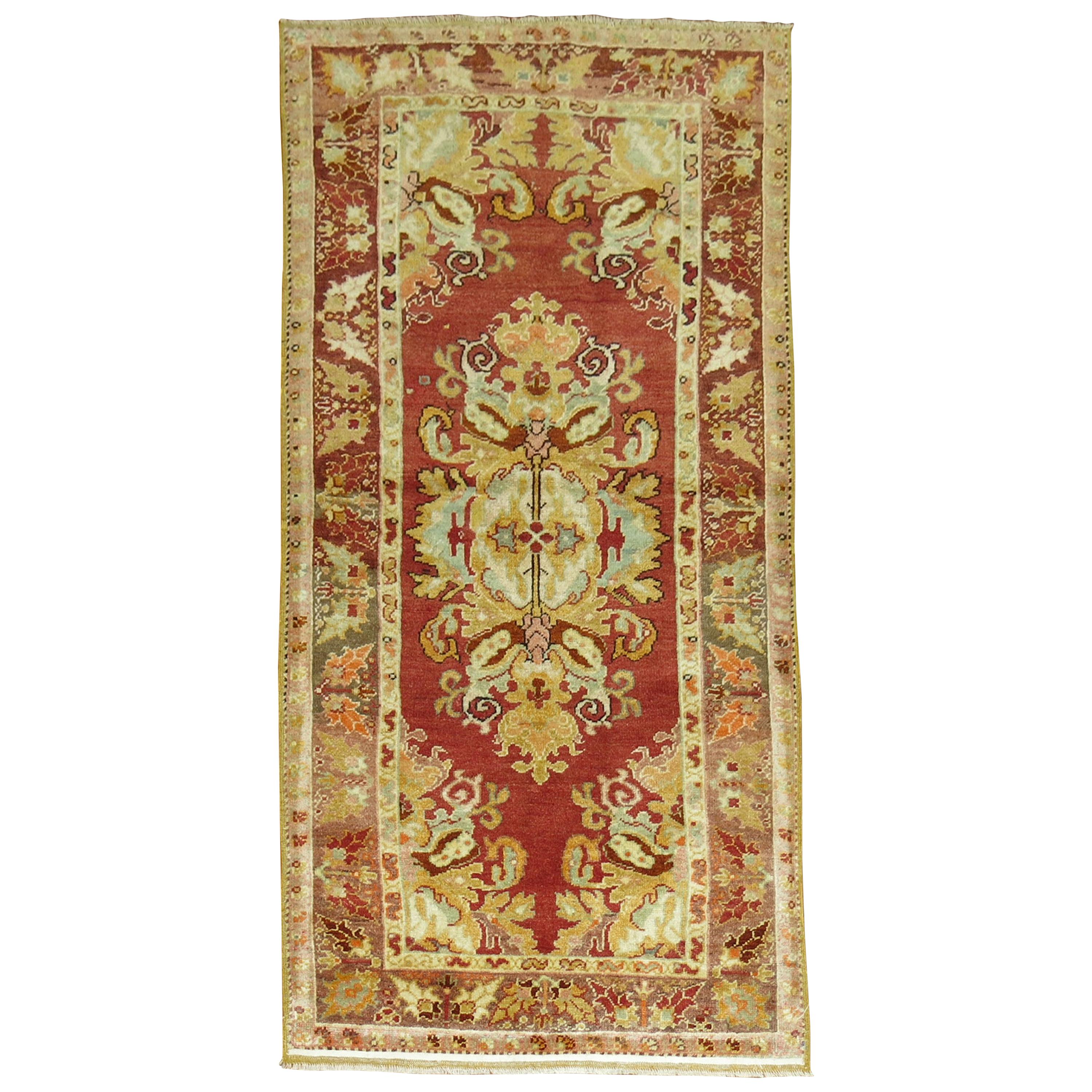 Antiker türkischer Oushak-Roter Teppich aus der Zabihi-Kollektion