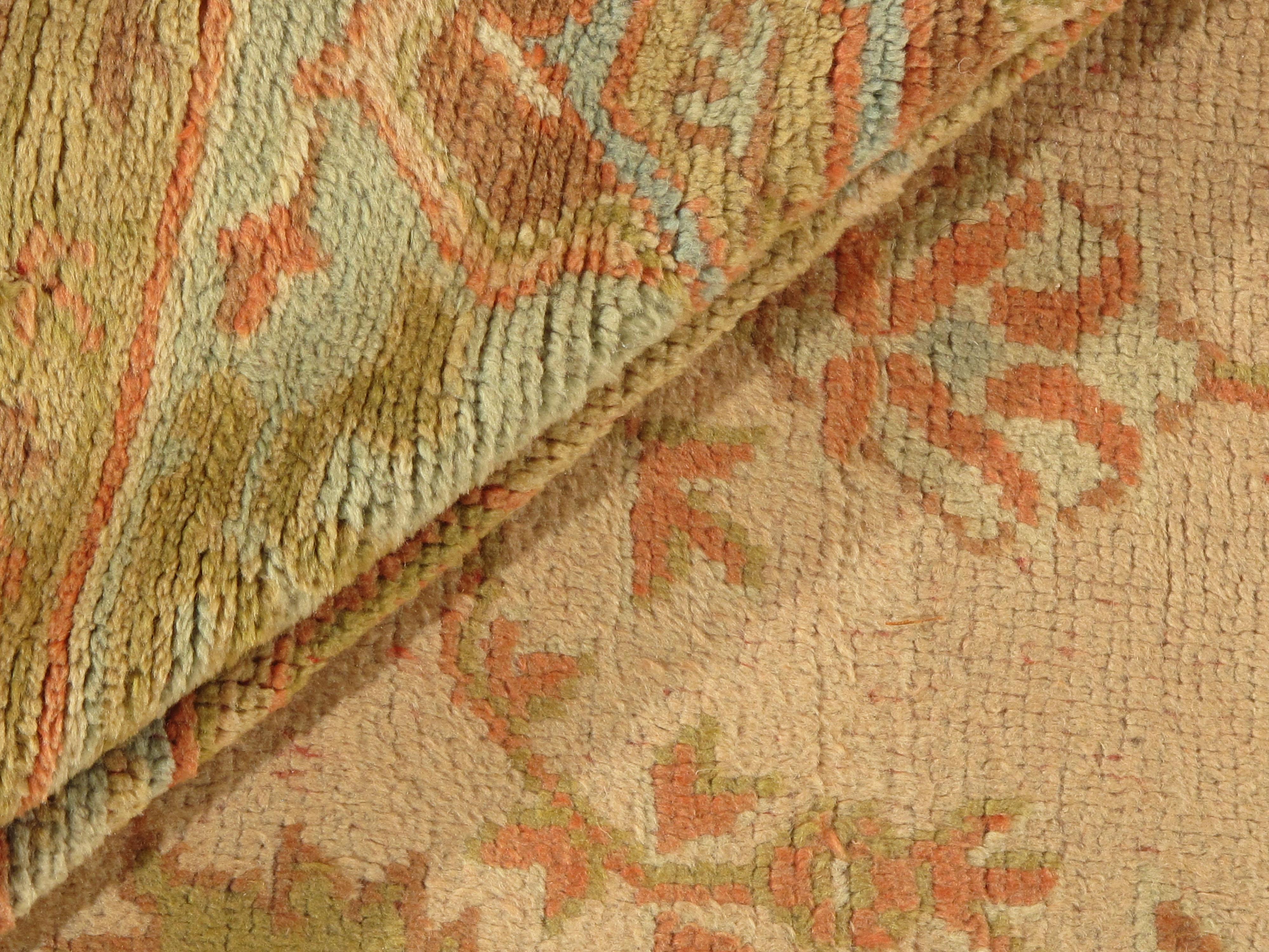 Antiker türkischer Oushak-Teppich 10' x 12'6 im Zustand „Gut“ im Angebot in New York, NY