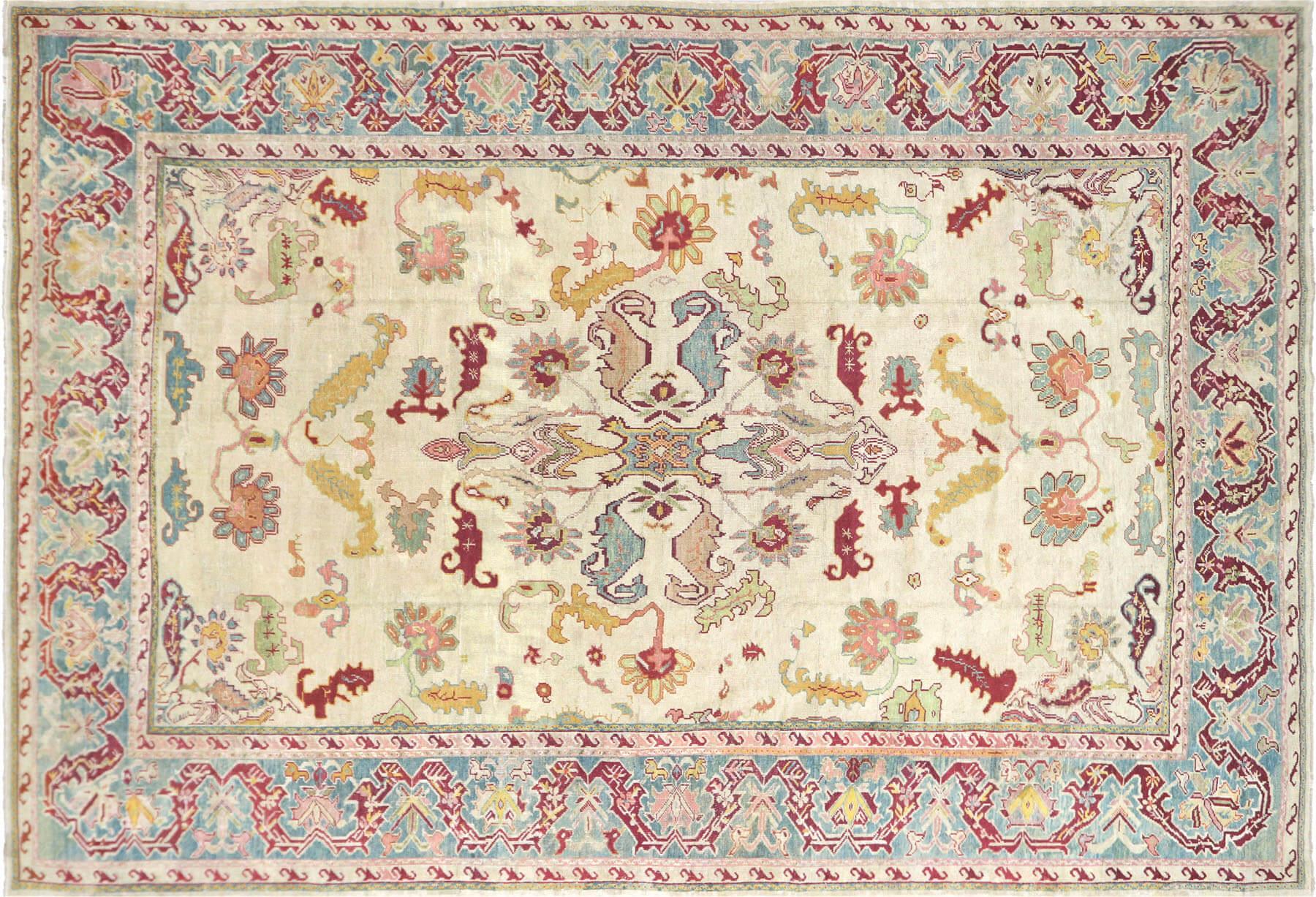 Dieser exquisite und geschichtsträchtige antike türkische Oushak-Teppich ist beeindruckende 10'10