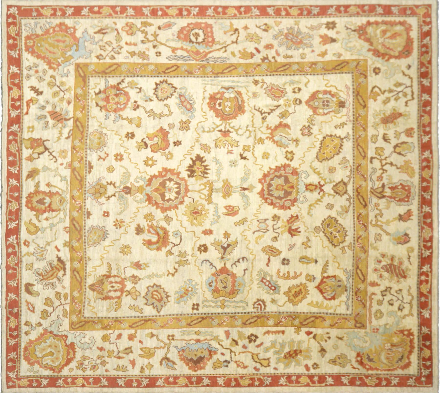 Der antike türkische Oushak-Teppich mit den Maßen 13 Fuß mal 14 Fuß und 3 Zoll ist ein atemberaubendes Meisterwerk der feinen Handwerkskunst und der traditionellen Kunstfertigkeit. Das weitläufige Design zeigt ein zentrales Feld mit verschlungenen
