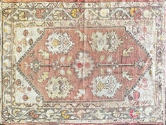 Antiker türkischer Oushak-Teppich, 4' x 5'3"