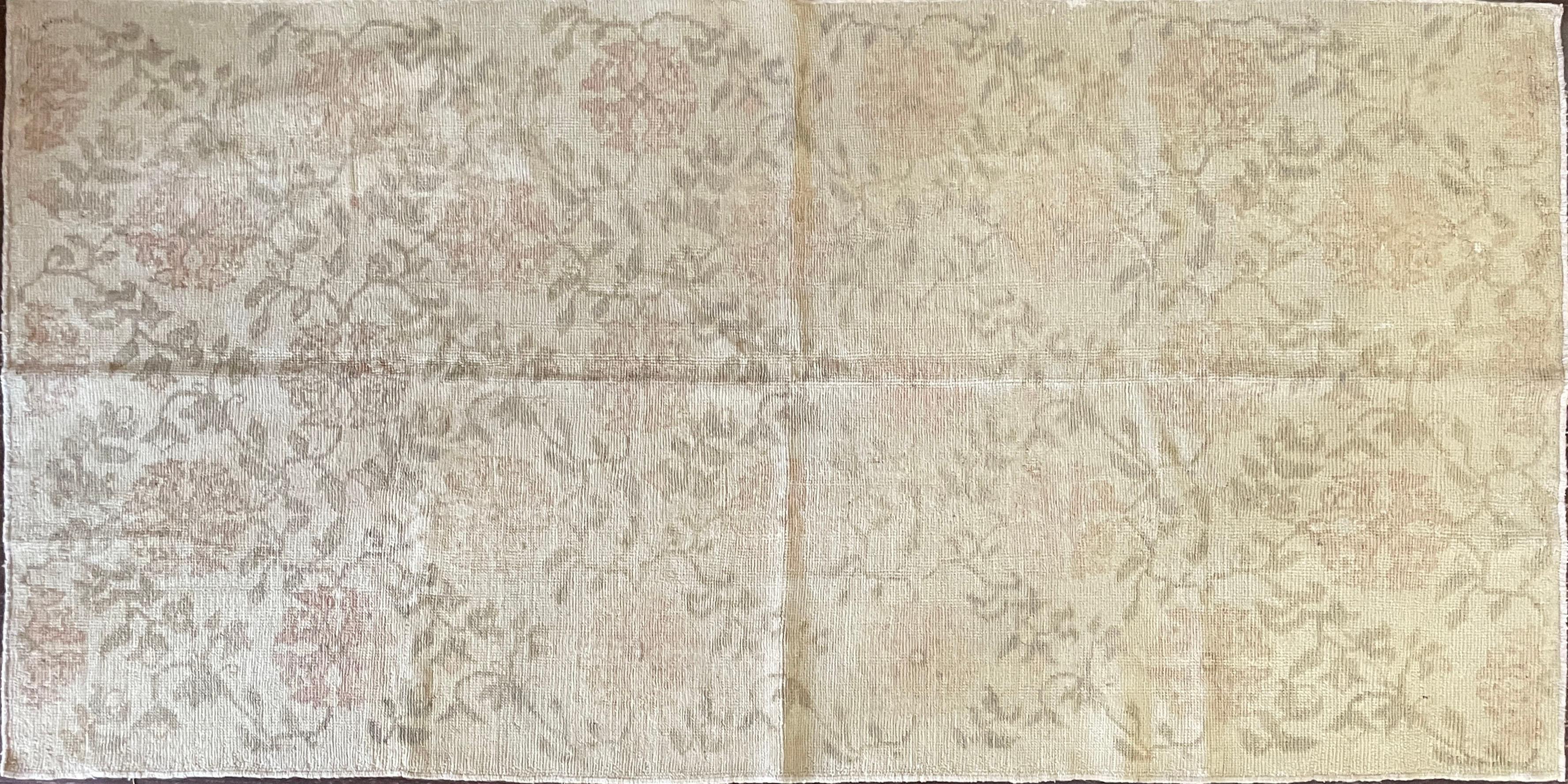 
Le Ghiordes hanno catturato il cuore dei collezionisti europei nel 1700. Ture, pennacchi altamente decorativi e splendidi campi monocromatici. Questi splendidi tappeti sono in genere realizzati con lana di altissima qualità. Questa tecnica di