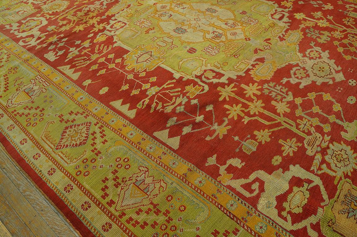 Türkischer Oushak des späten 19. Jahrhunderts  Teppich ( 9' x 12' - 270 x 365 cm) (Wolle) im Angebot