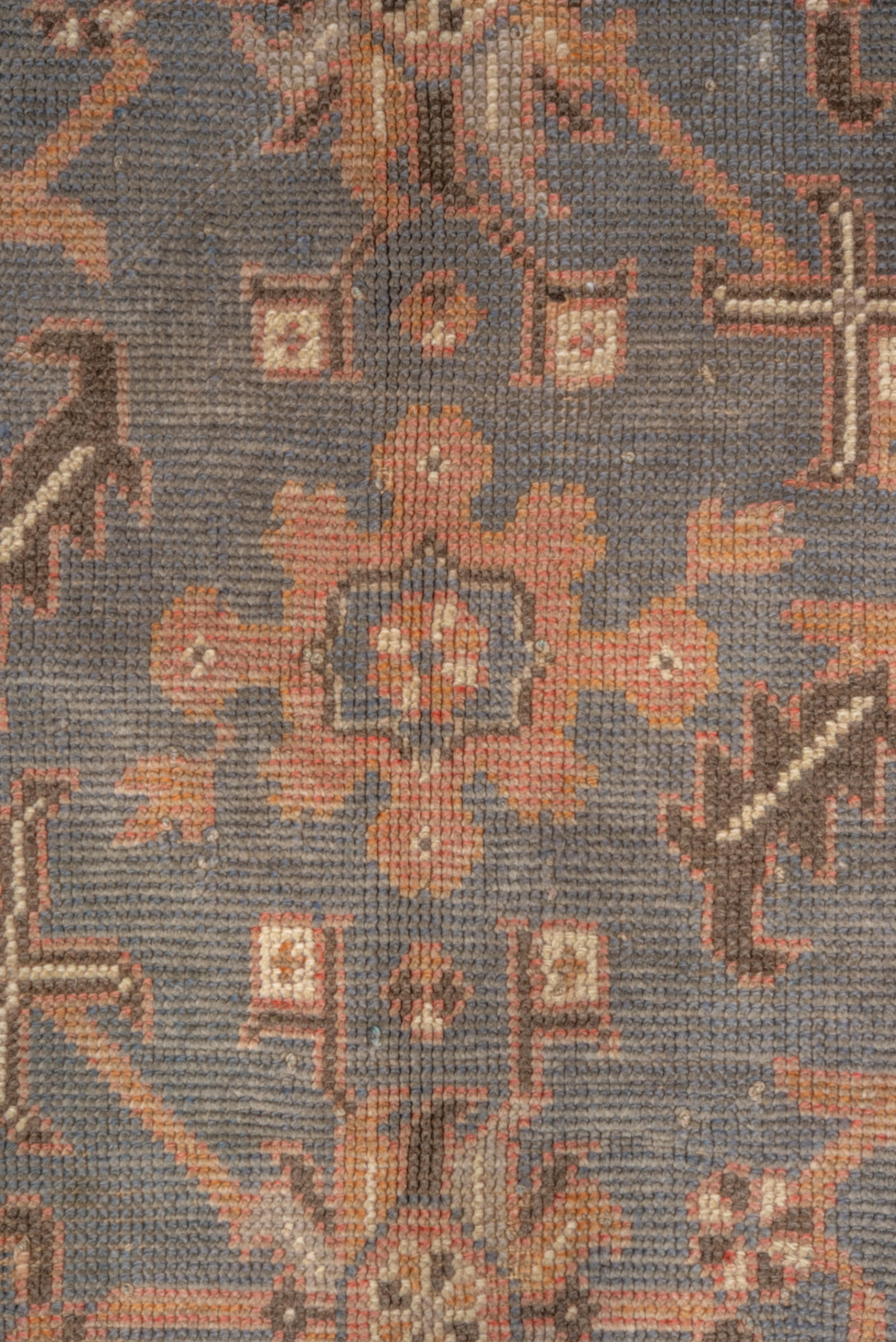 Début du 20ème siècle Tapis turc ancien d'Oushak, fond gris foncé sur toute sa surface, bordures corail, vers les années 1920 en vente