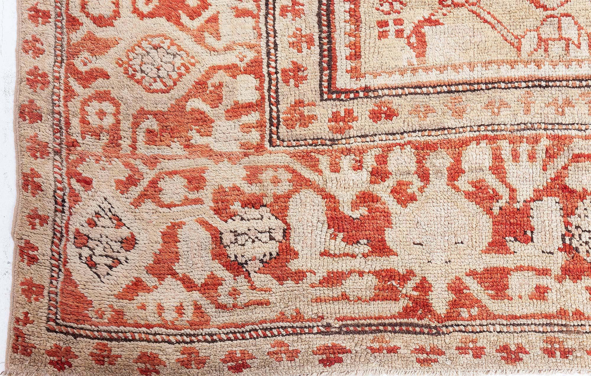 Antiker türkischer Oushak-Teppich Doris Leslie Blau im Zustand „Gut“ im Angebot in New York, NY