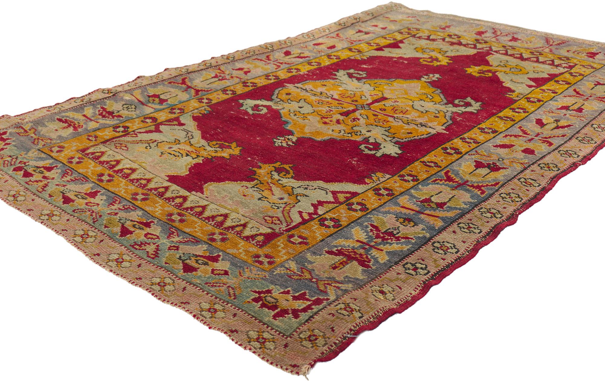 78434 Antiker türkischer Oushak-Teppich, 03'02 x 05'02. Dieser antike türkische Oushak-Teppich aus handgeknüpfter Wolle besticht durch seine mühelose Schönheit und sein zeitloses Design. Das auffällige botanische Medaillonmuster und die raffinierte