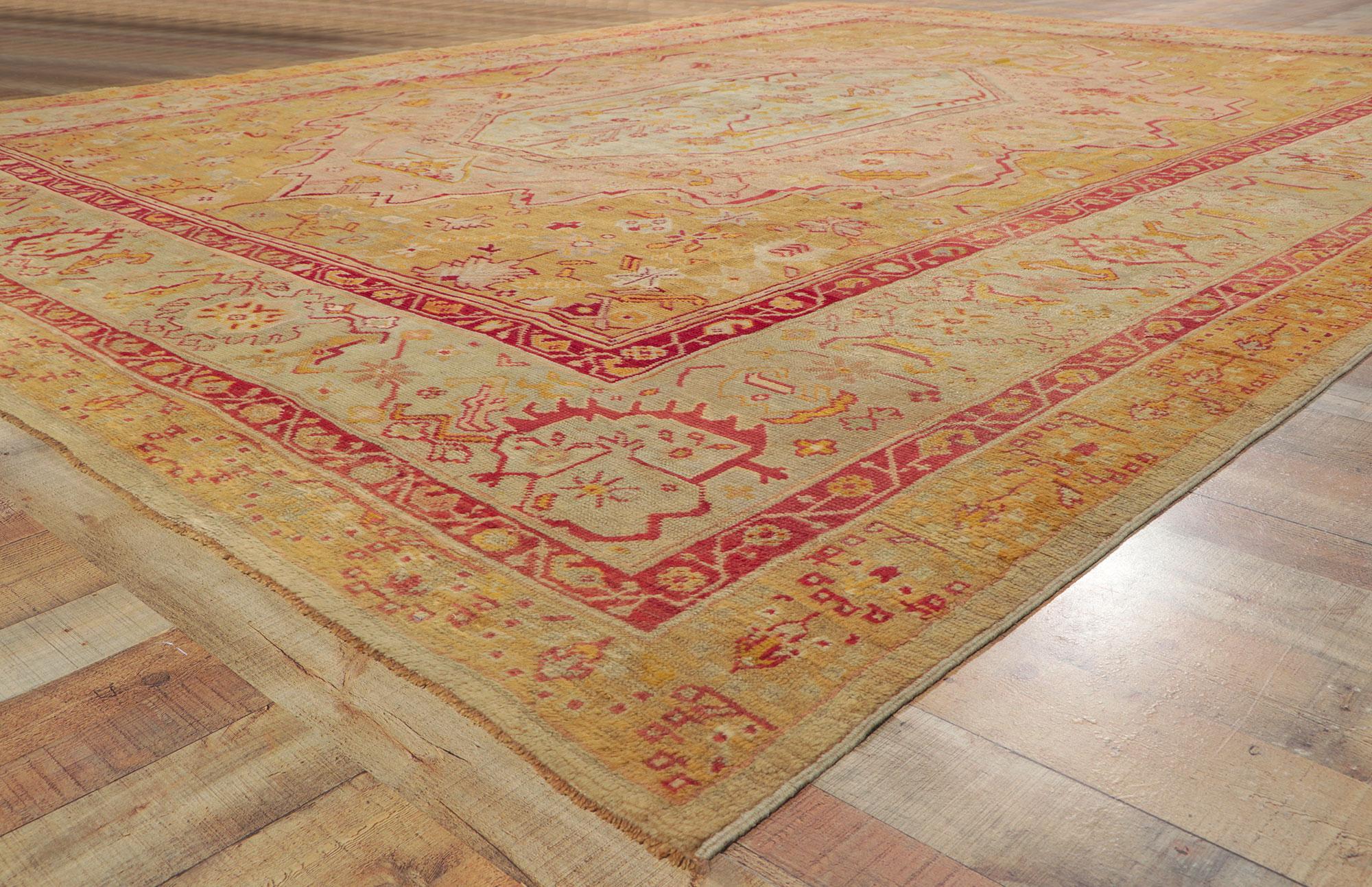 Laine Tapis turc antique Oushak, rencontre le provincial français et le chic cosmopolite en vente