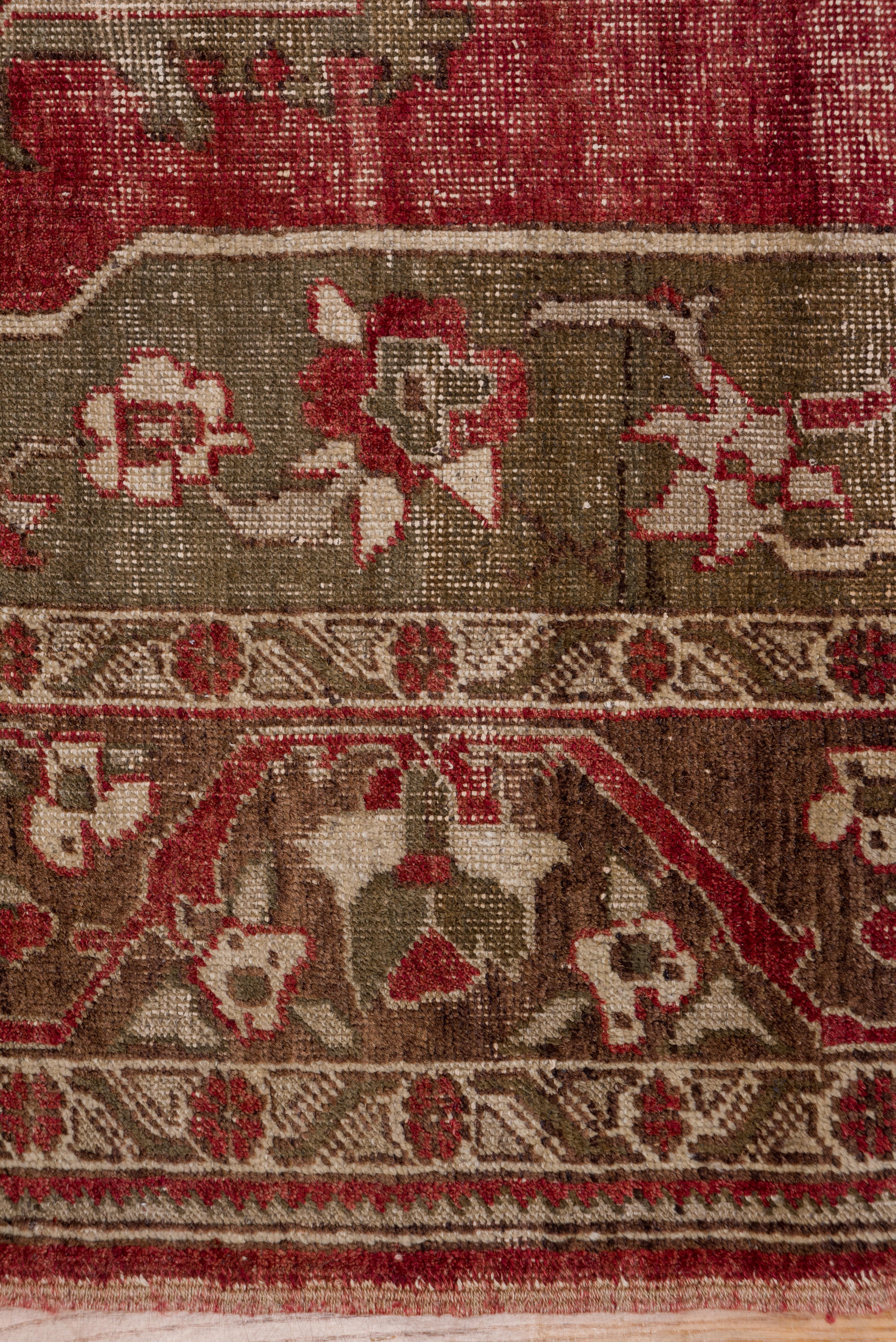 Antiker türkischer Oushak-Teppich, grün-rotes Außenfeld, braune Bordüren, um 1920 im Angebot 3