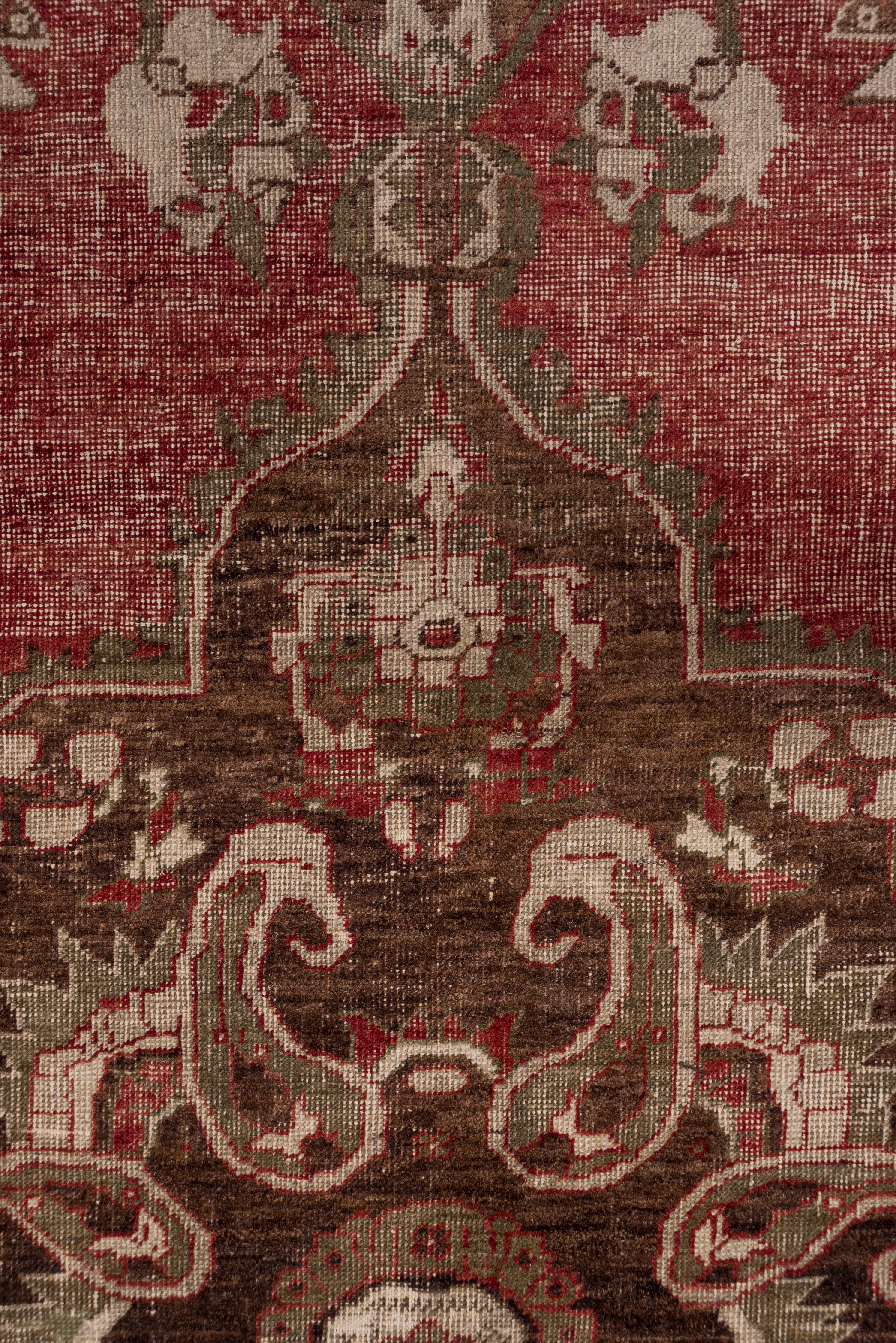Antiker türkischer Oushak-Teppich, grün-rotes Außenfeld, braune Bordüren, um 1920 im Angebot 4