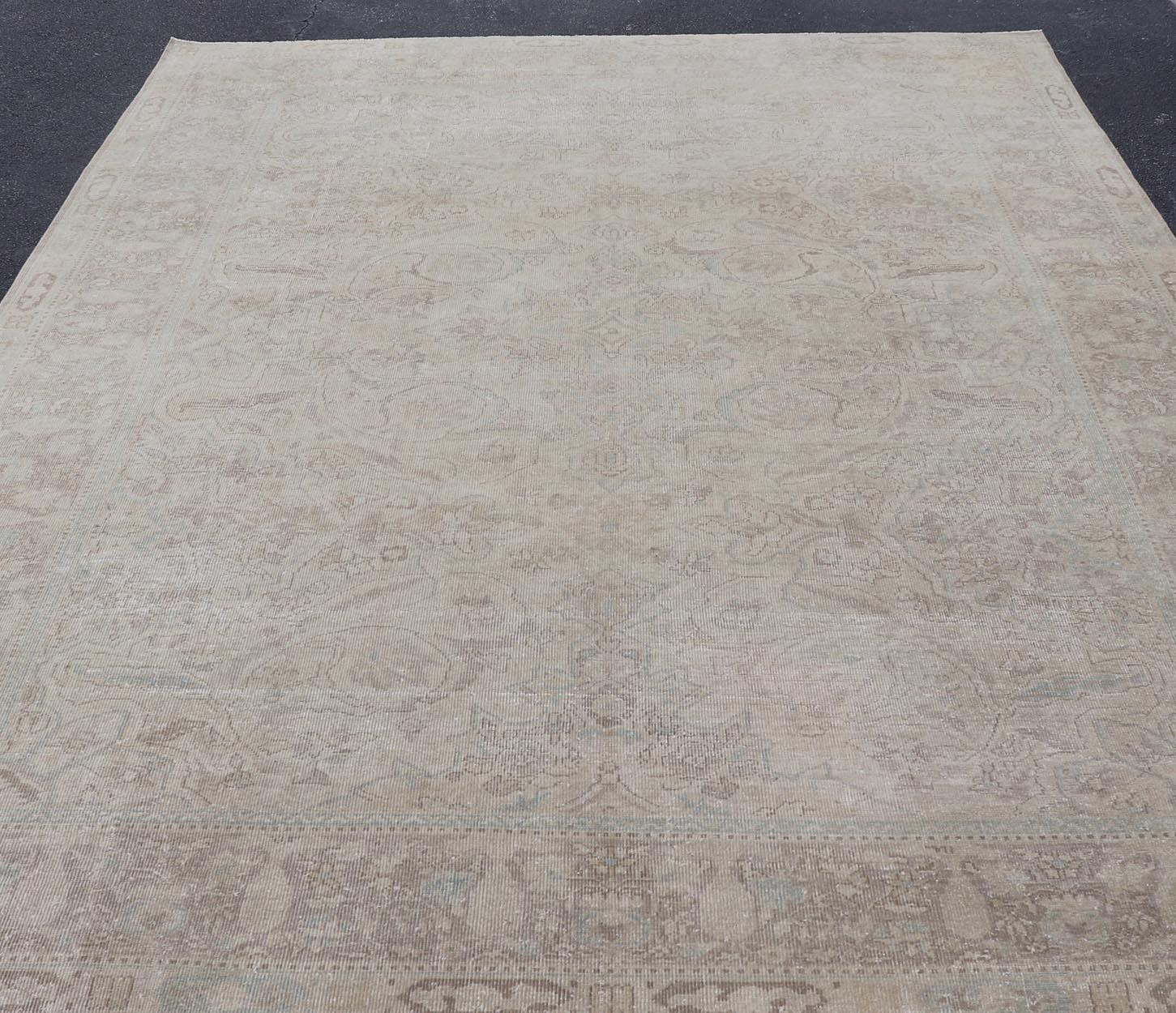 Antiker türkischer Oushak-Teppich in Mist Blau und weichen Grautönen 9'10 x 13'10 im Angebot 3