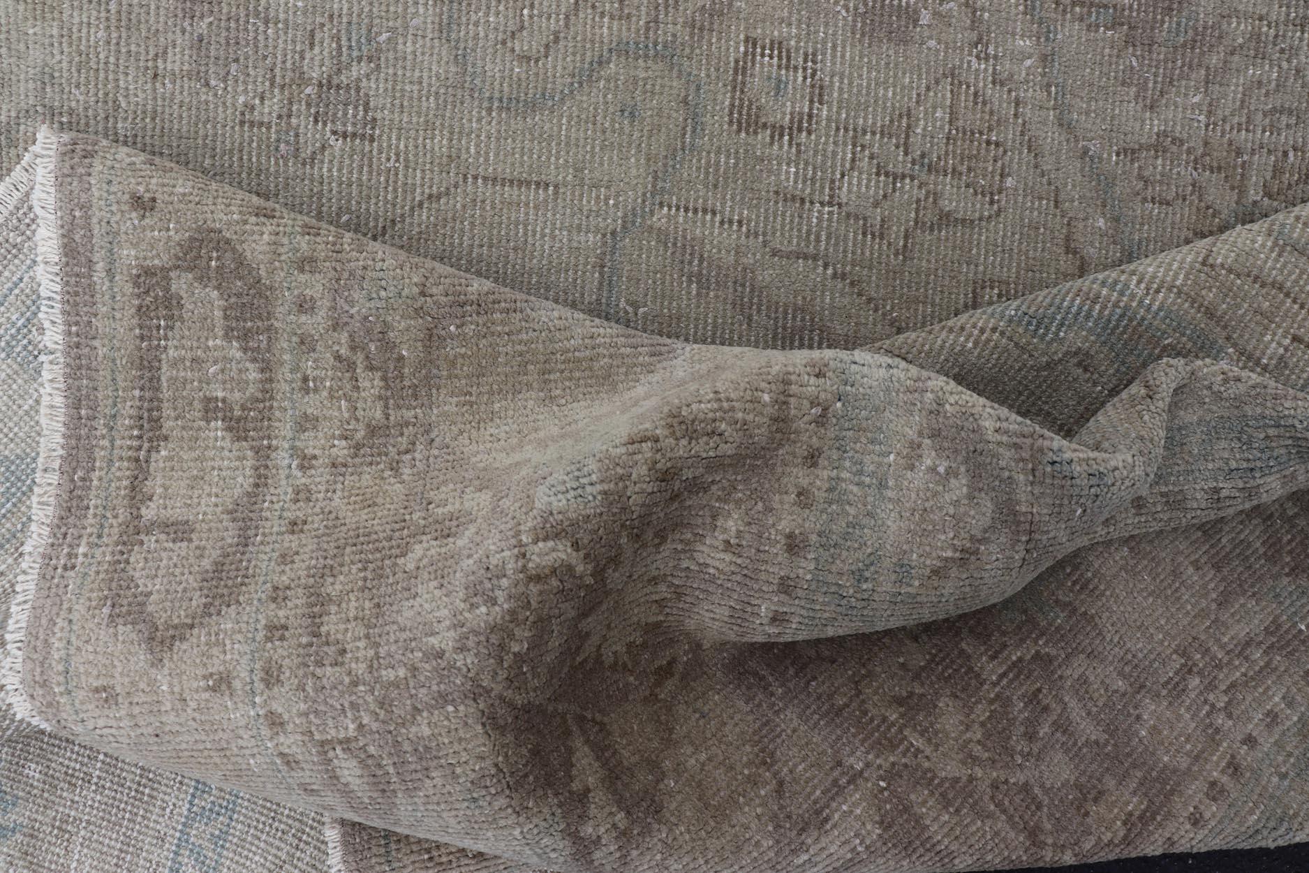Antiker türkischer Oushak-Teppich in Mist Blau und weichen Grautönen 9'10 x 13'10 im Angebot 2