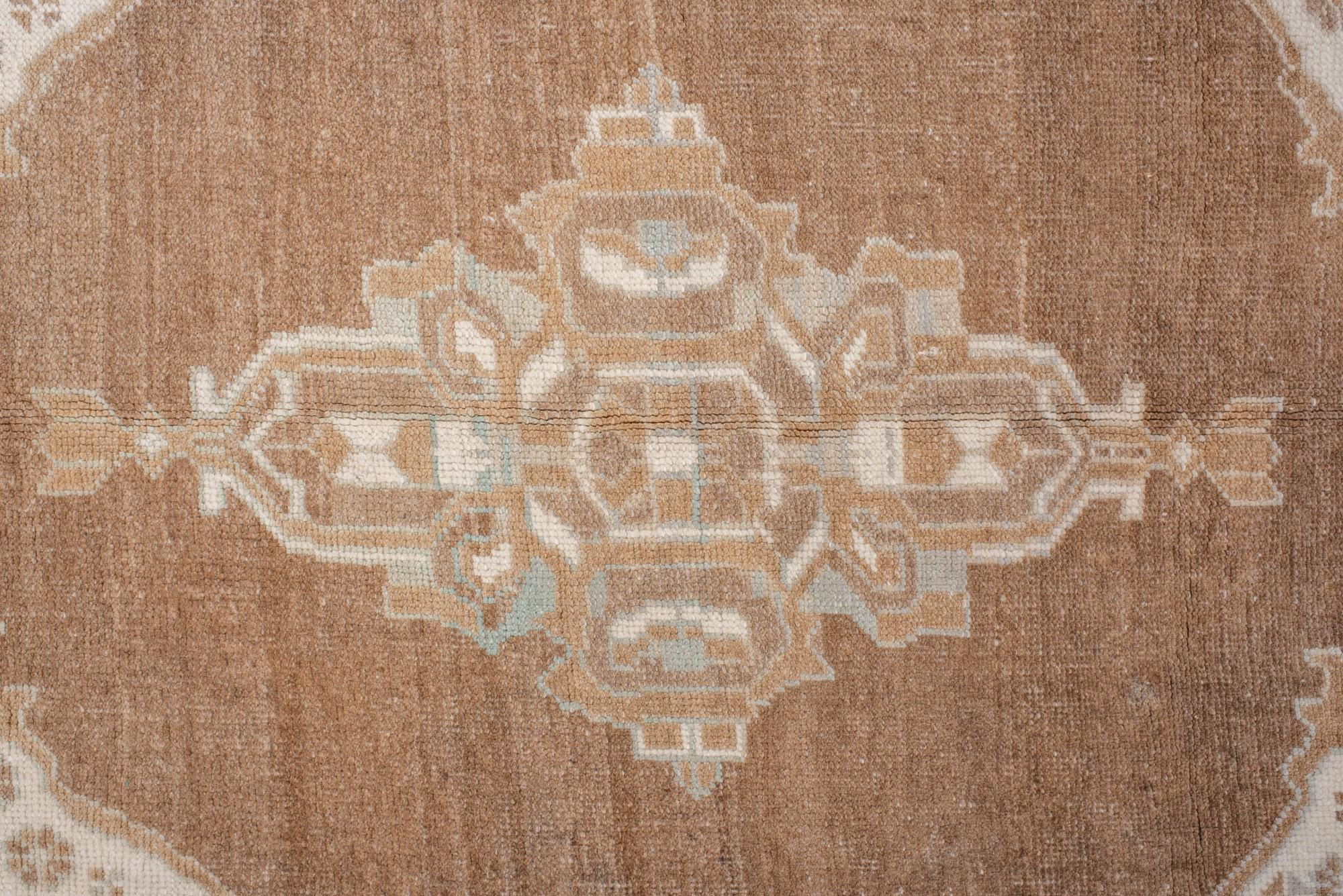 Antique Turkish Oushak Rug in Soft Taupe and Ivory (Handgeknüpft) im Angebot