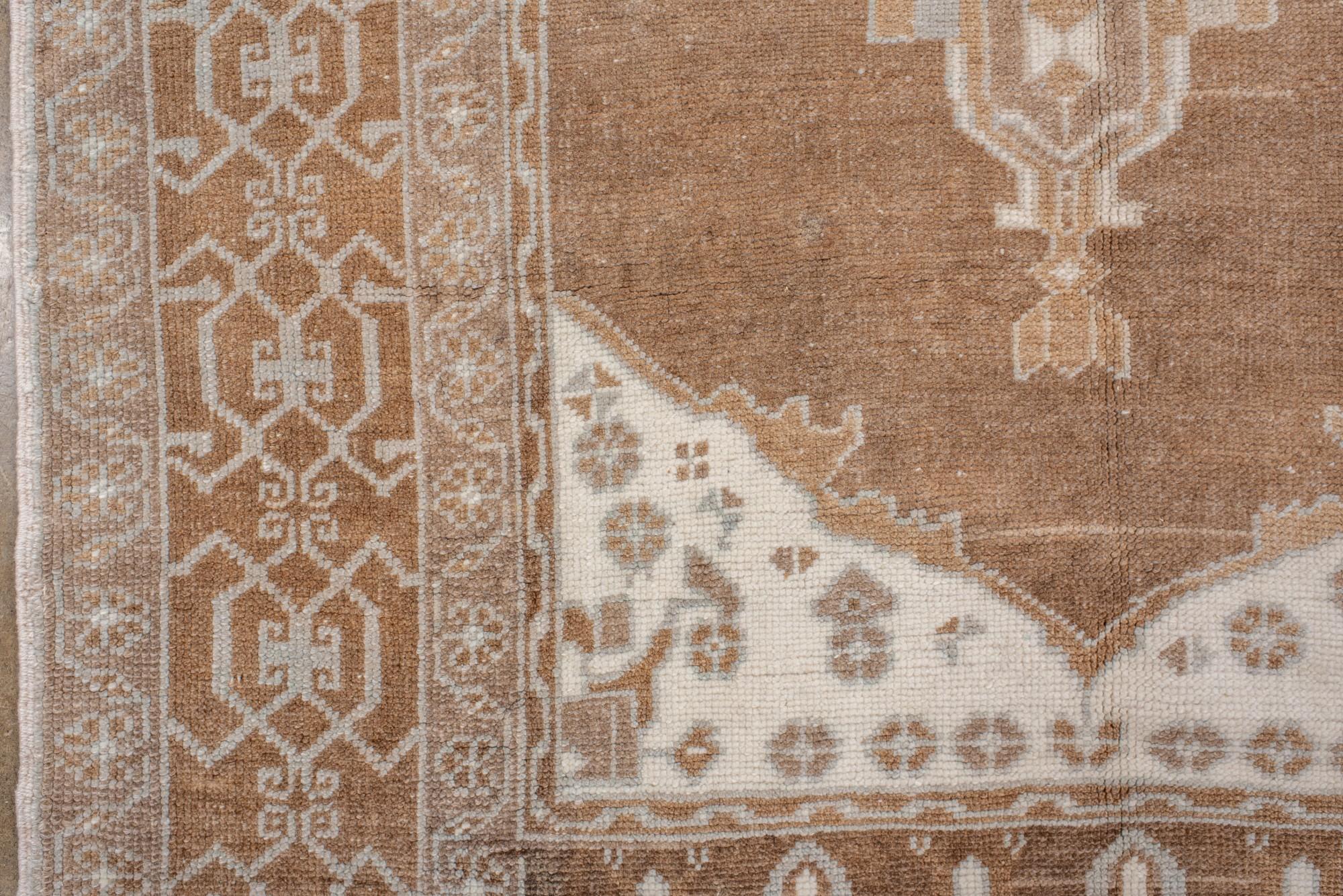 Antique Turkish Oushak Rug in Soft Taupe and Ivory im Zustand „Gut“ im Angebot in New York, NY