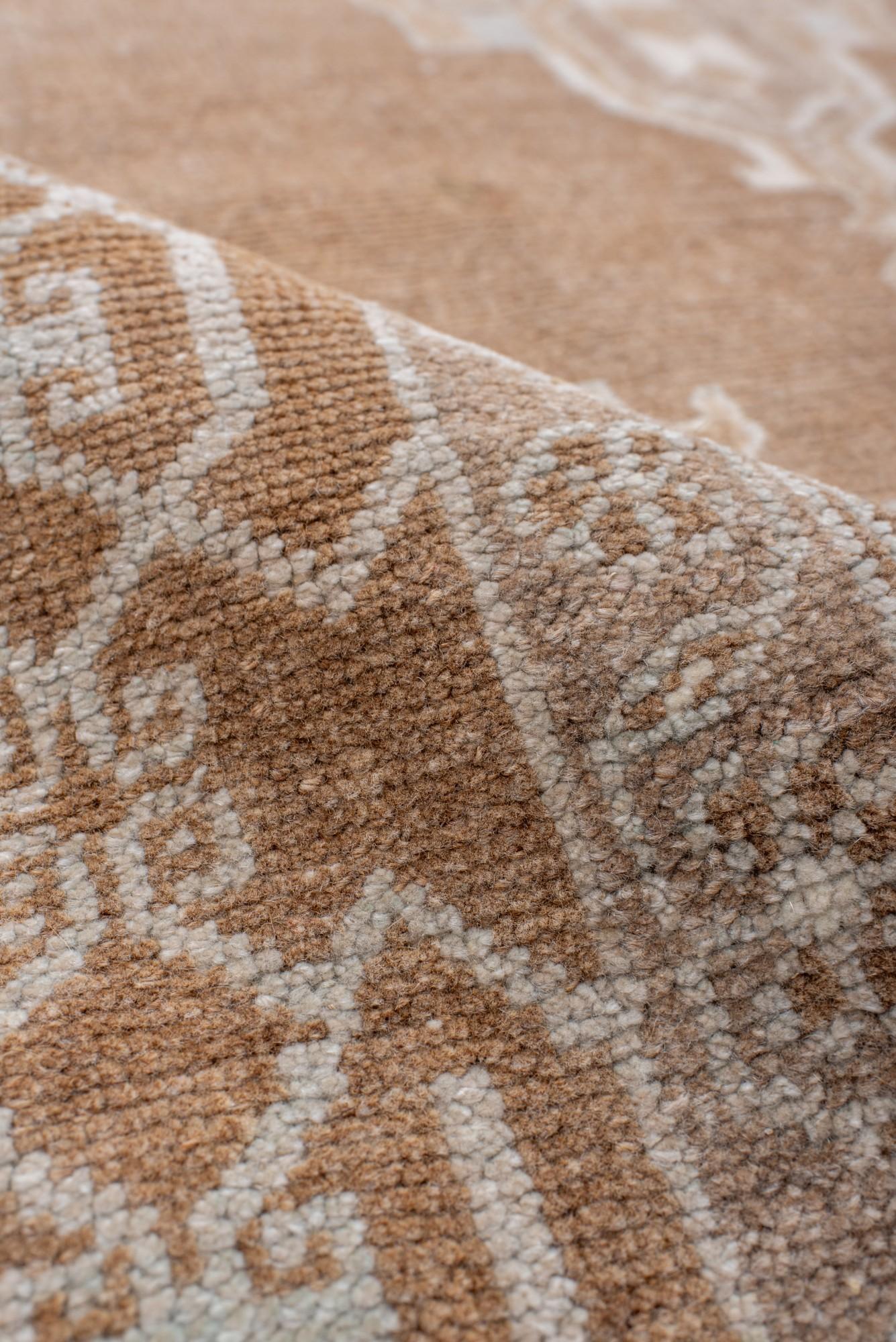 Antique Turkish Oushak Rug in Soft Taupe and Ivory (Wolle) im Angebot