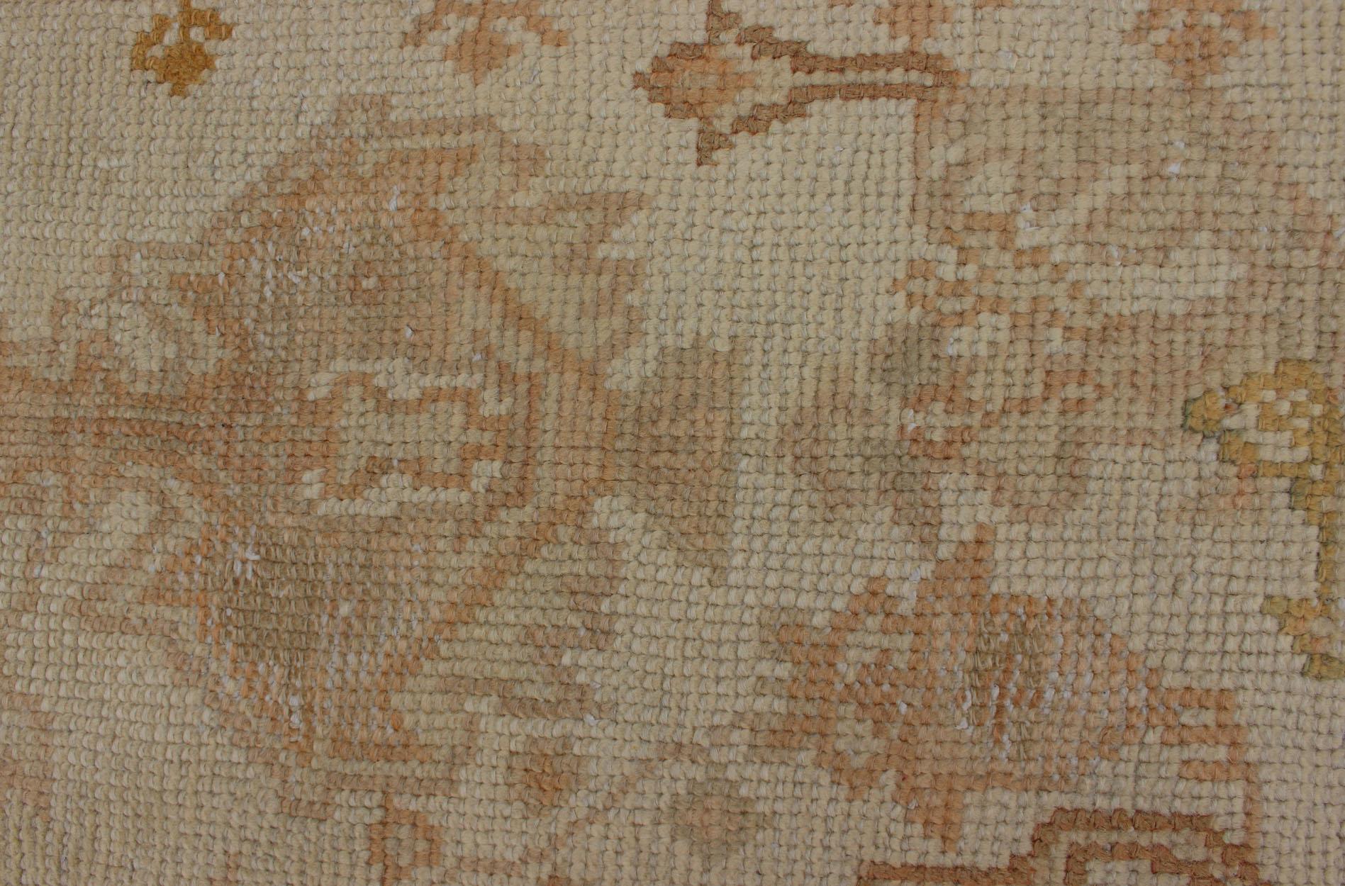 Tapis turc ancien noué à la main d'Oushak en taupe, beige, vert et cuivre en vente 9