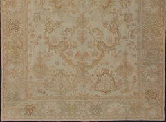 Antico tappeto turco Oushak annodato a mano nei colori Taupe, Beige, Verde e Rame