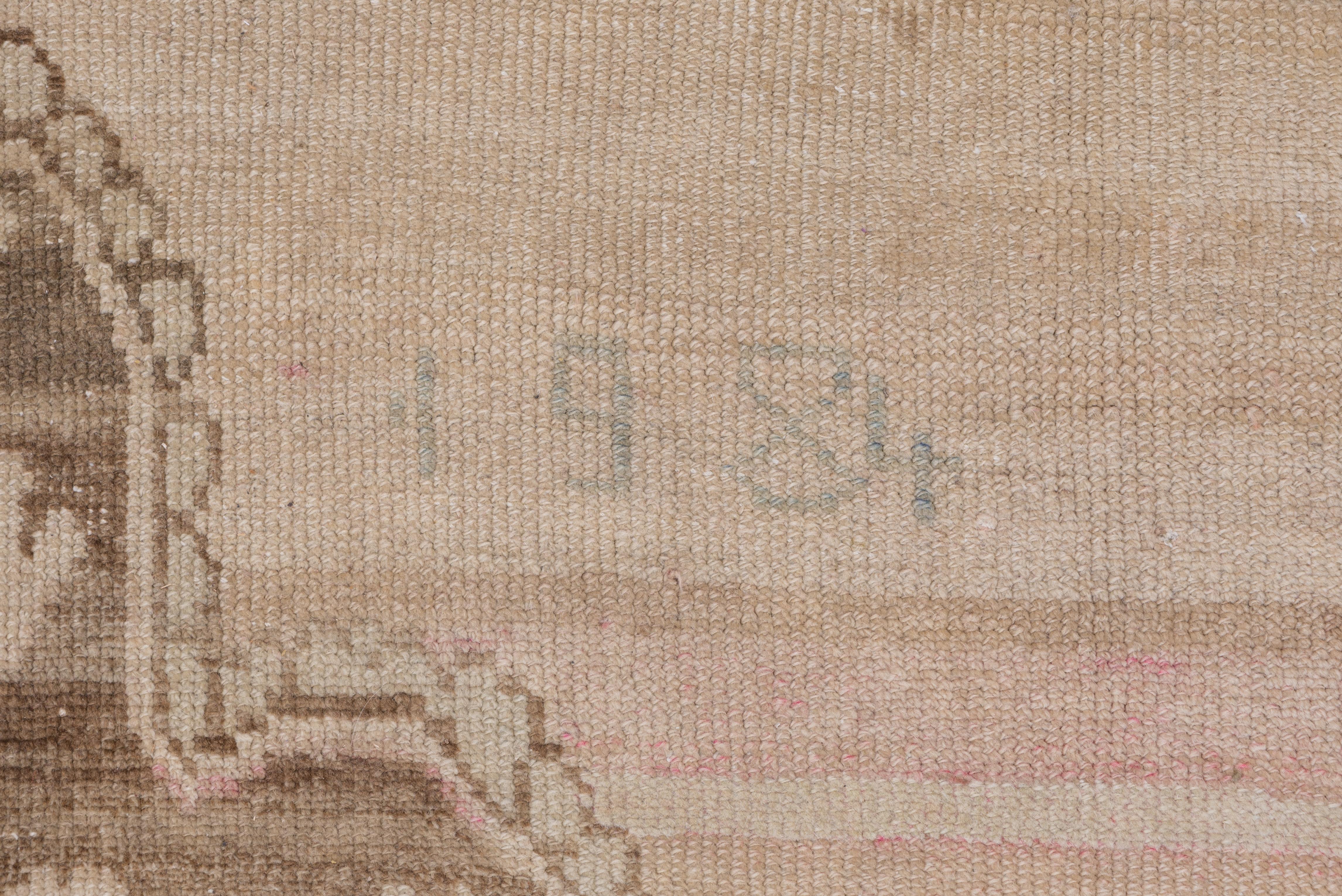 Antiker türkischer Oushak-Teppich, neutrale Palette, ca. 1930er Jahre im Zustand „Gut“ im Angebot in New York, NY