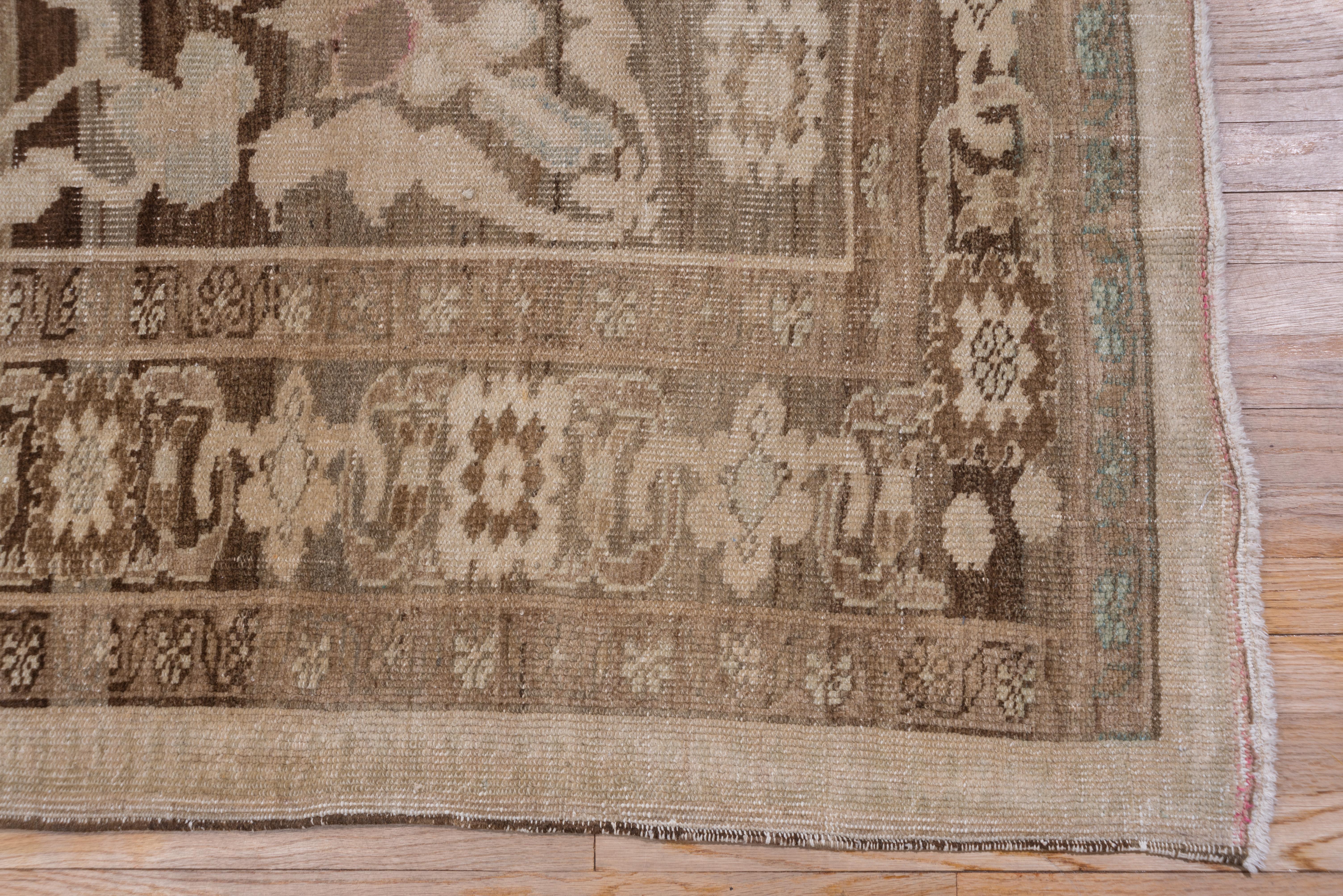 Antiker türkischer Oushak-Teppich, neutrale Palette, ca. 1930er Jahre (Wolle) im Angebot