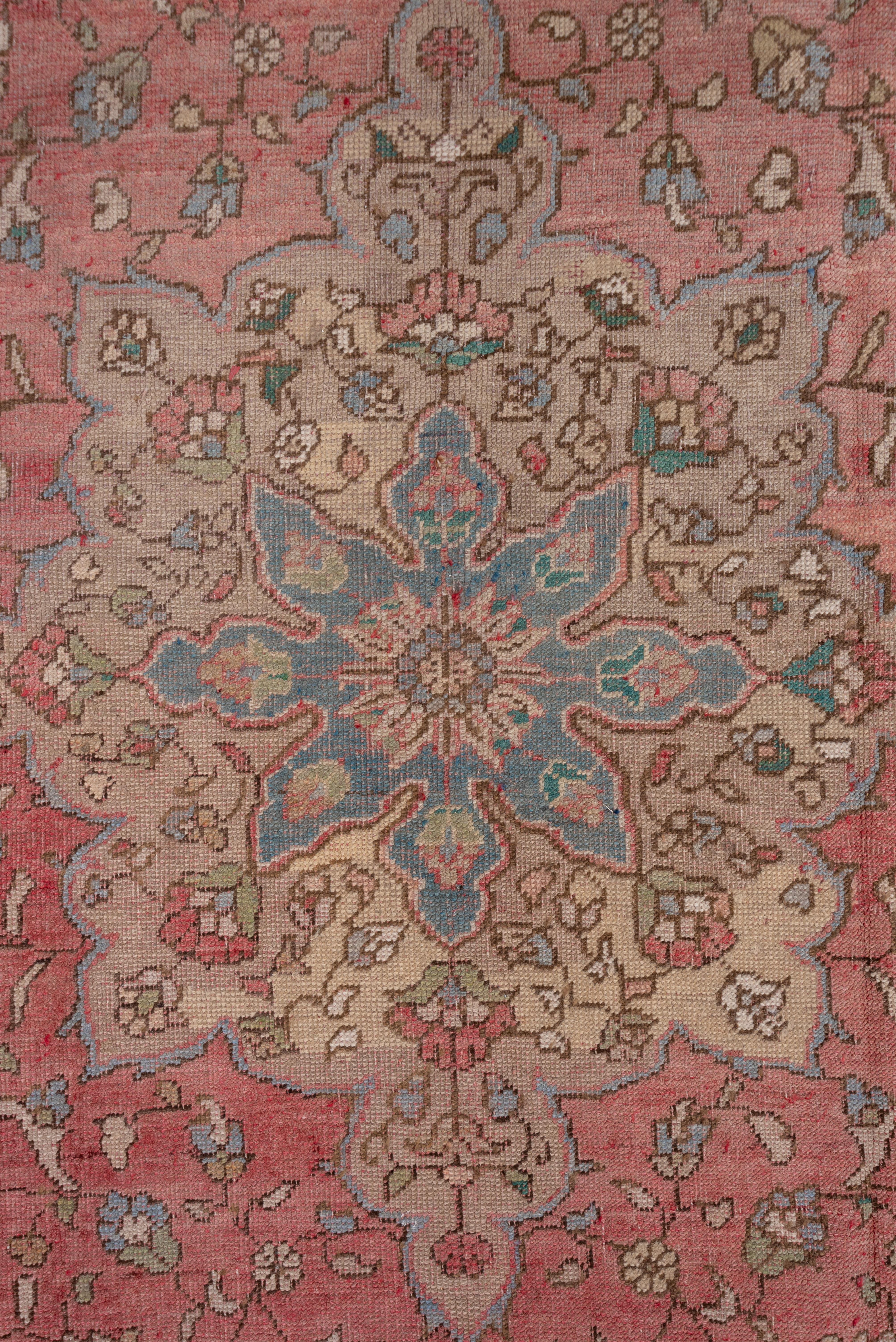 Antiker türkischer Oushak-Teppich, Palette in Rosa und Blau (Wolle) im Angebot