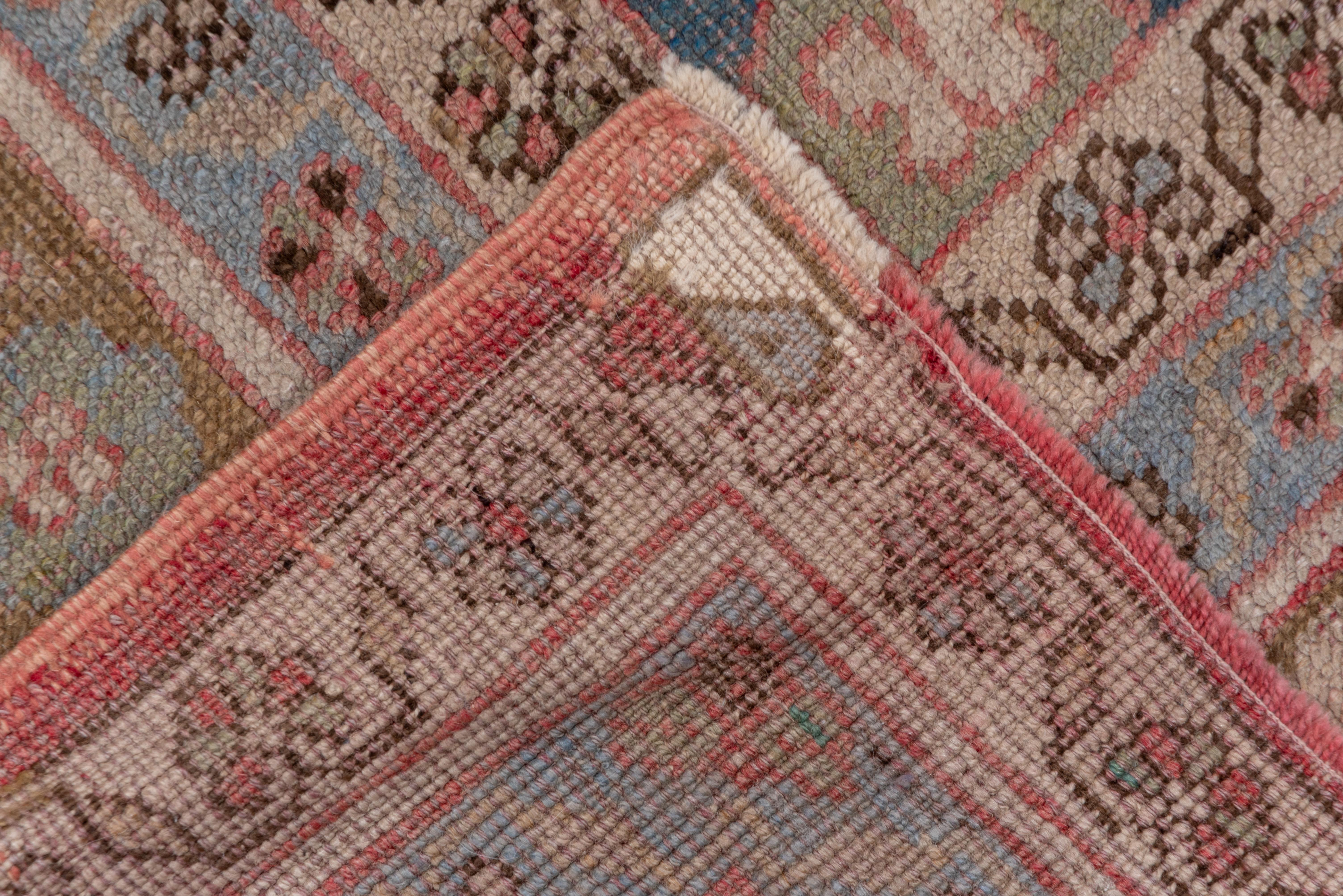 Antiker türkischer Oushak-Teppich, Palette in Rosa und Blau im Angebot 2