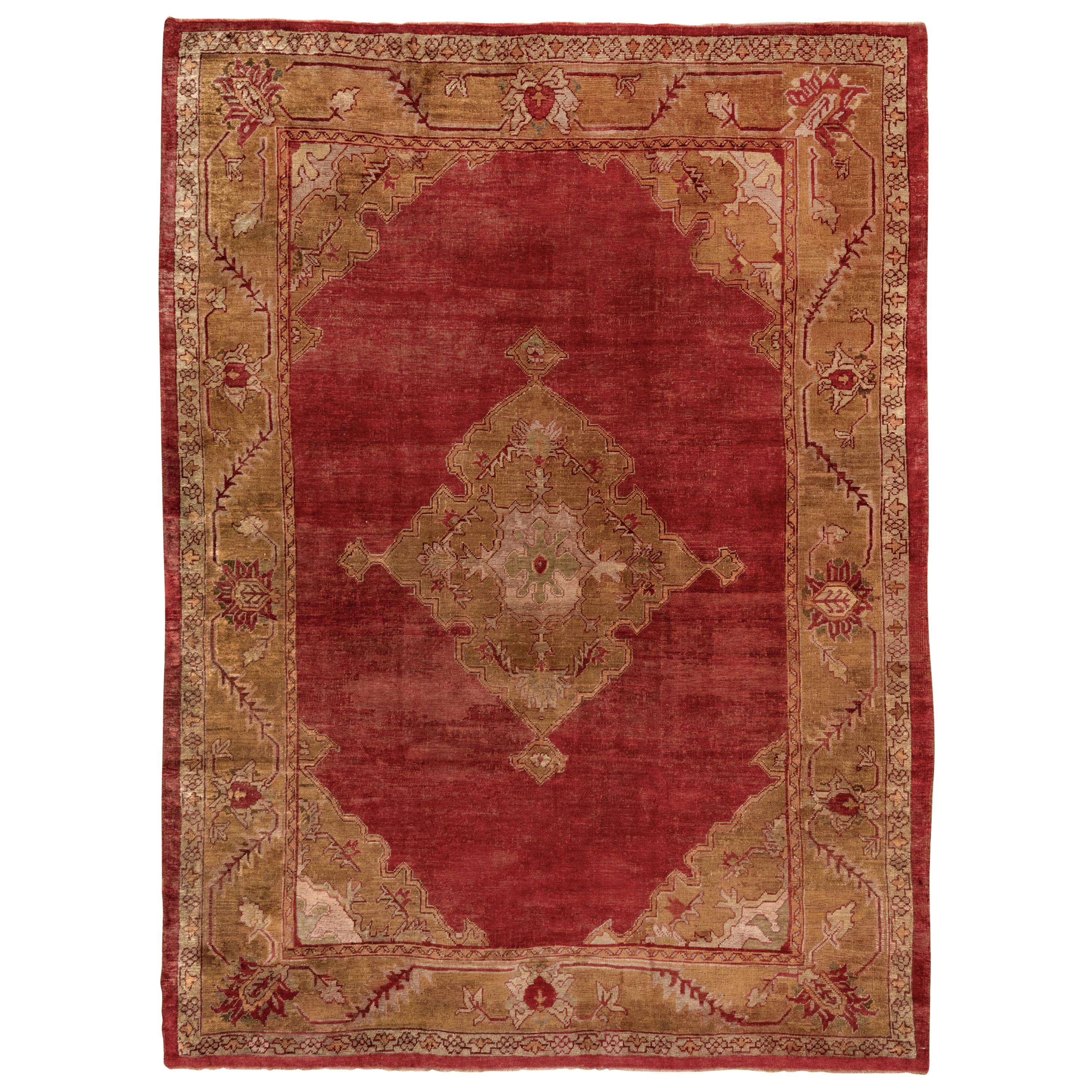 Antiker türkischer Oushak-Teppich, rotes Feld und goldene Bordüren, Medaillon in der Mitte