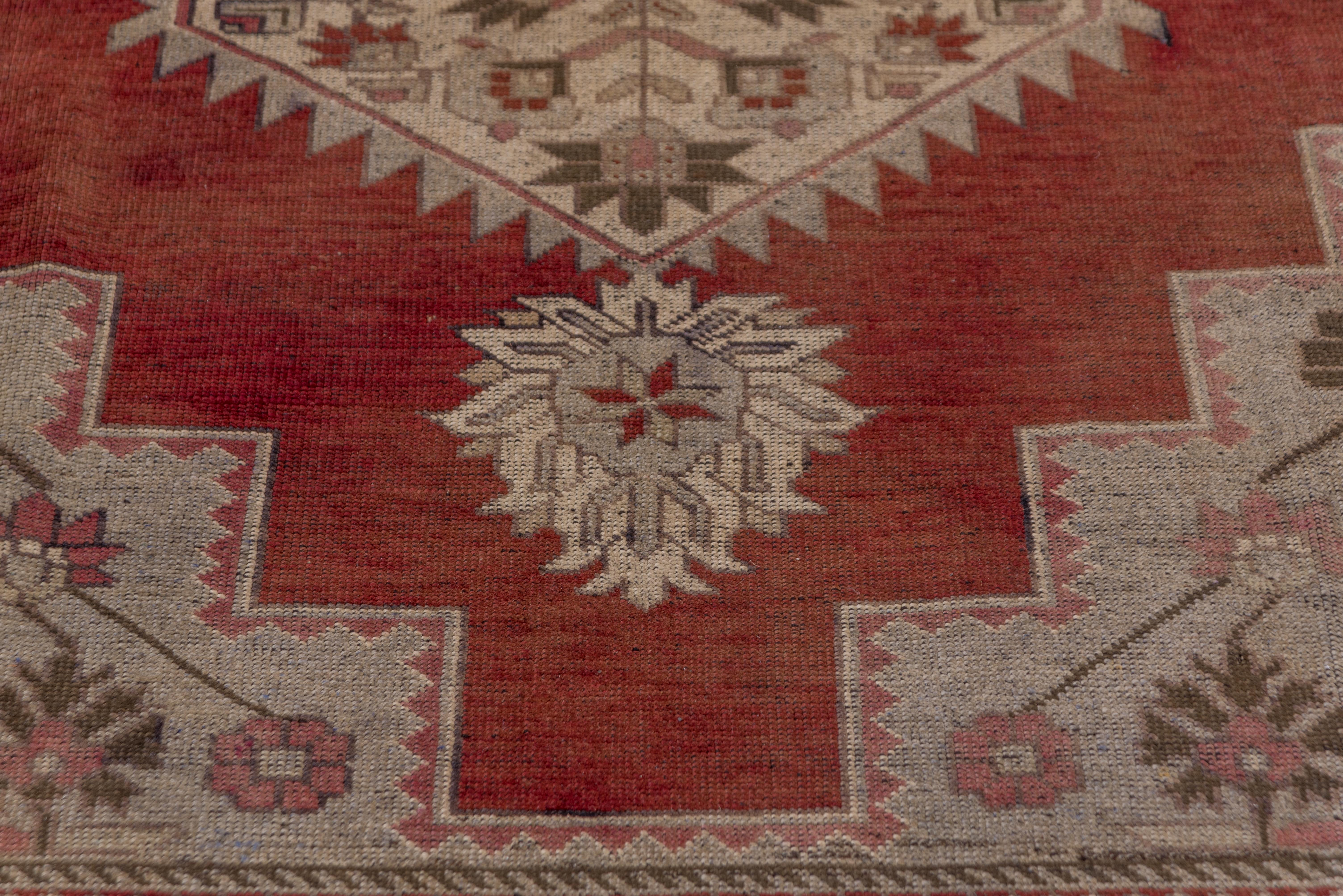 Antique Turkish Oushak Rug, Red Outer Field, Ecru Borders and Ecru Medallion In Good Condition For Sale In New York, NY