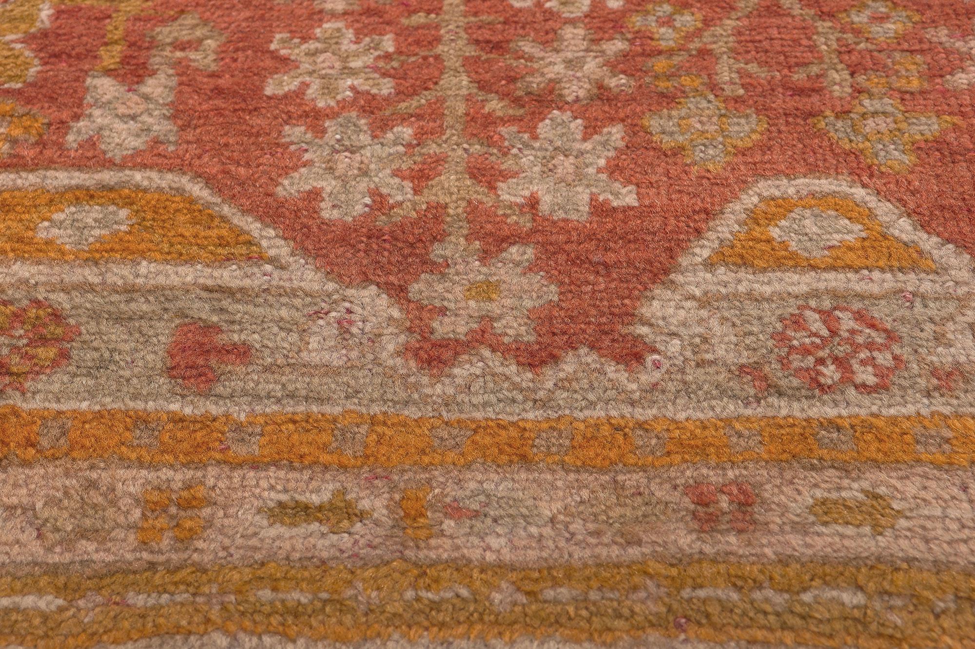 Antiker türkischer Oushak-Teppich, entspannte Vertrautheit trifft auf unaufdringliche Eleganz im Zustand „Gut“ im Angebot in Dallas, TX