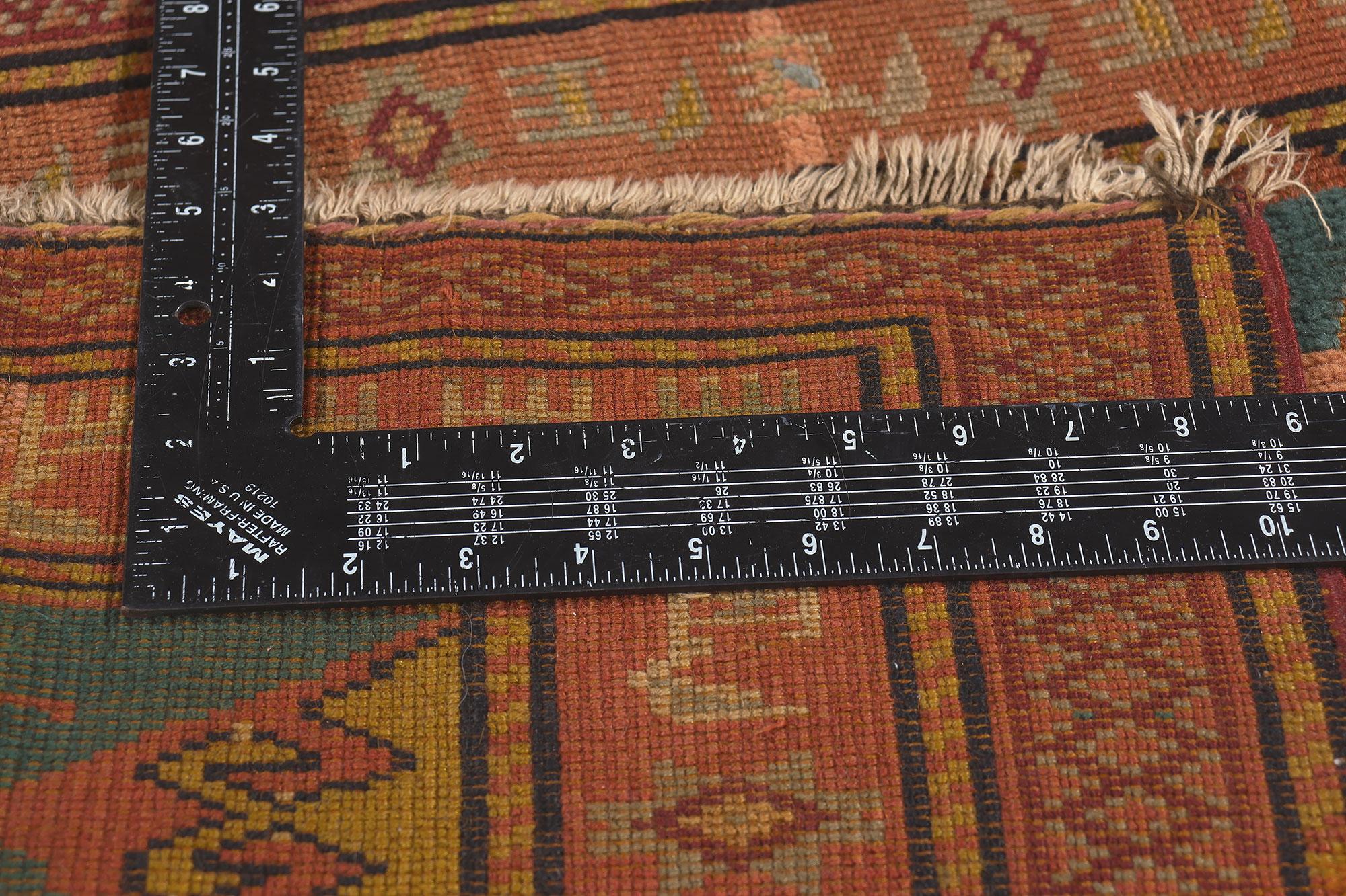 Tapis turc antique Oushak, signé et daté en vente 1