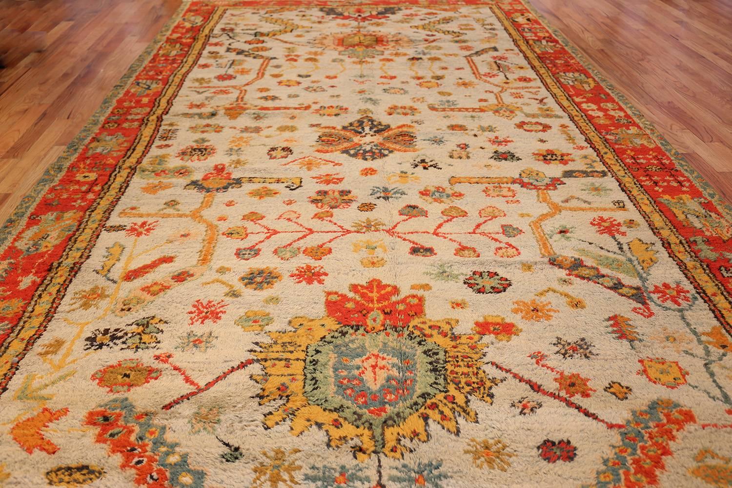 Antique Turkish Oushak Rug. Size: 8 ft 4 in x 17 ft 3 in  For Sale 4