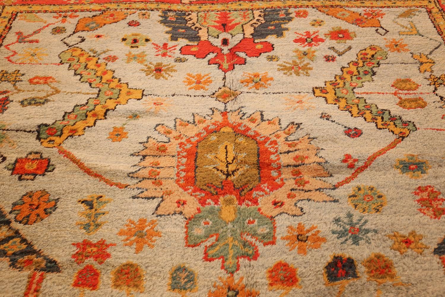 Antique Turkish Oushak Rug. Size: 8 ft 4 in x 17 ft 3 in  For Sale 1