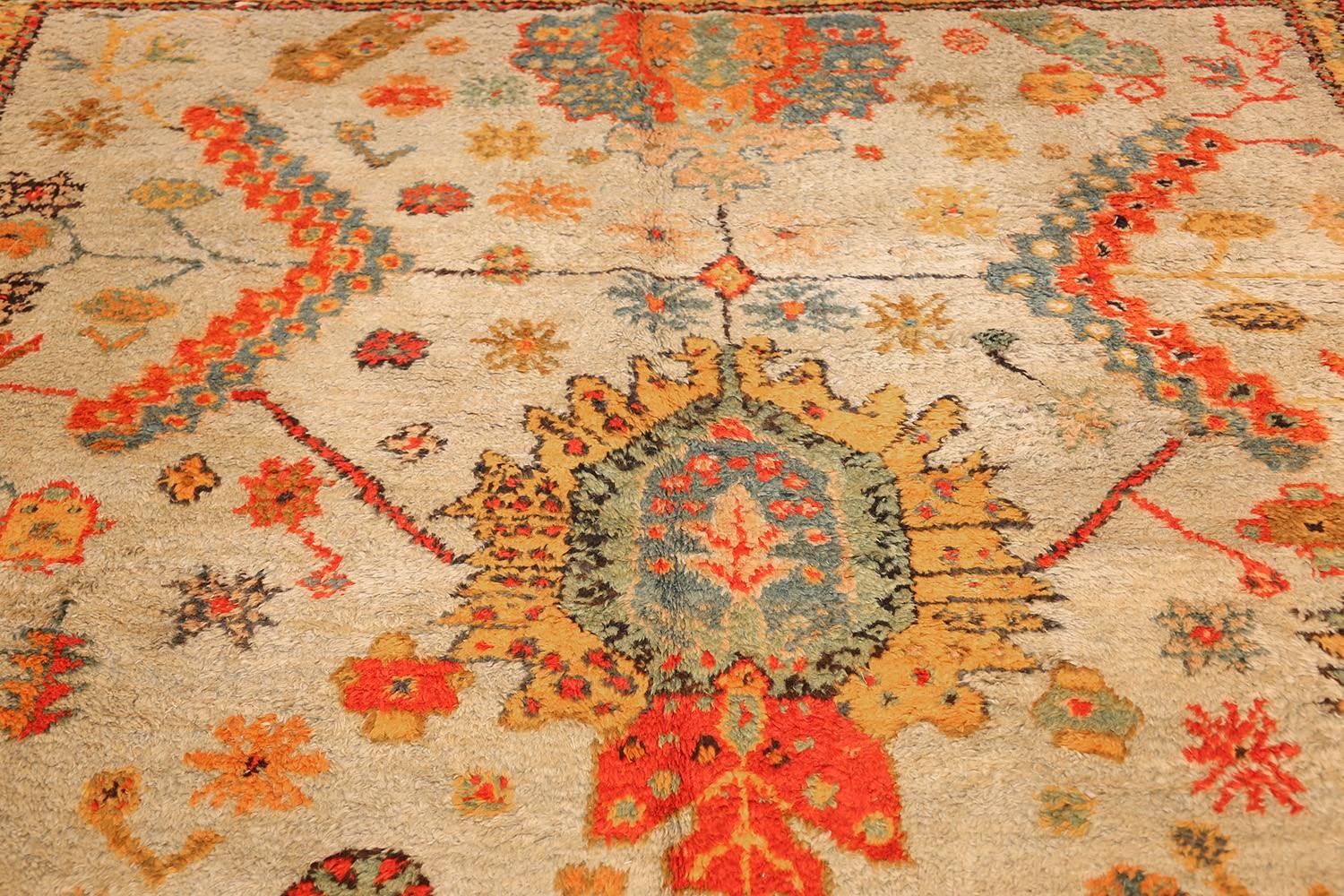 Antique Turkish Oushak Rug. Size: 8 ft 4 in x 17 ft 3 in  For Sale 2